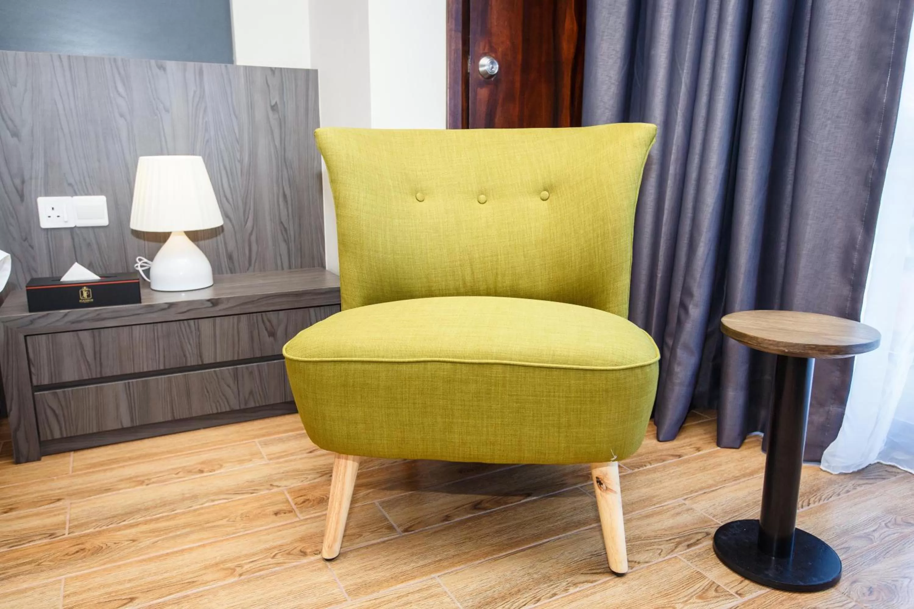 Living room in Lintas Platinum Hotel