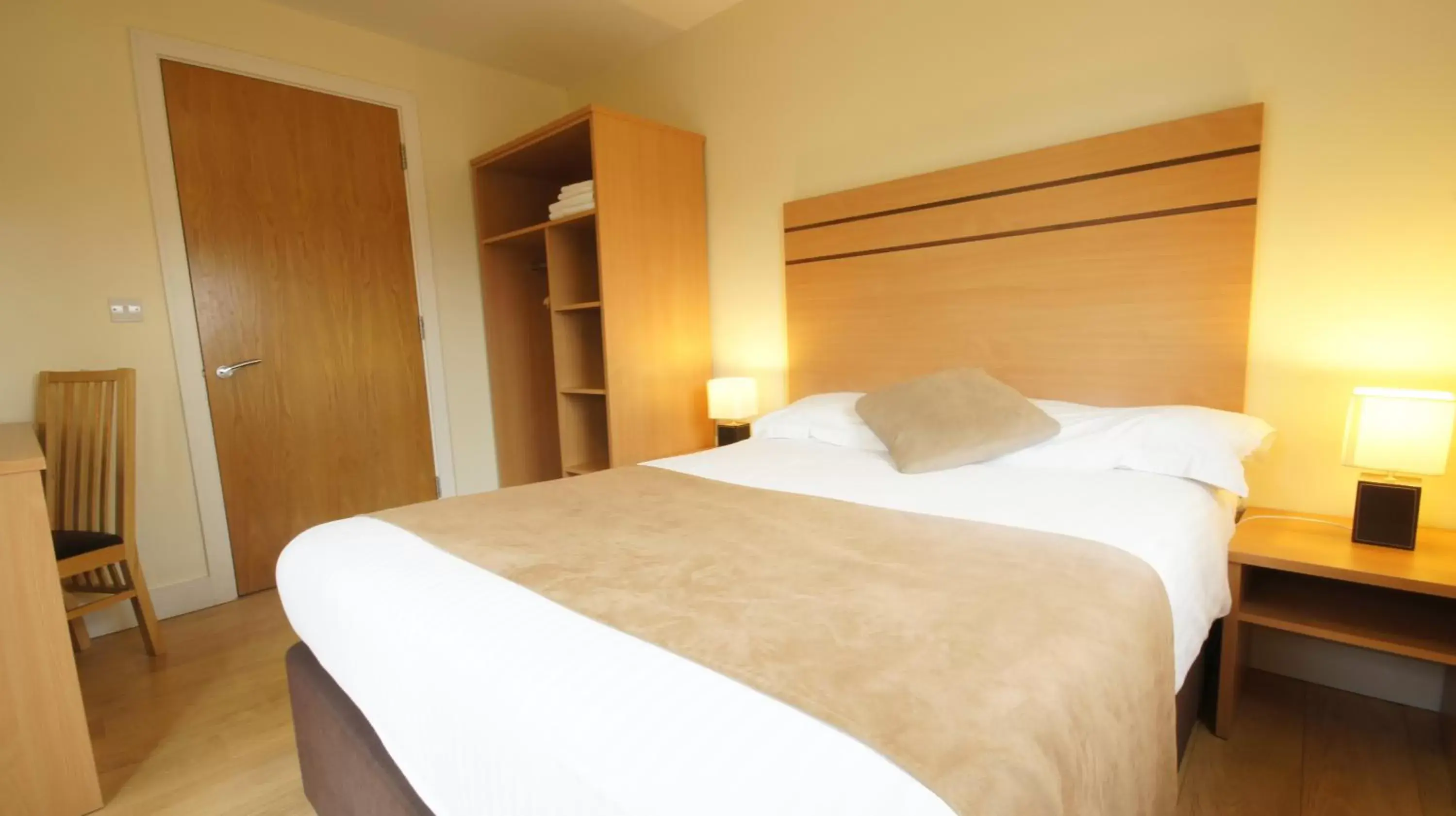Bedroom, Bed in Lodge Drive Serviced Apartments