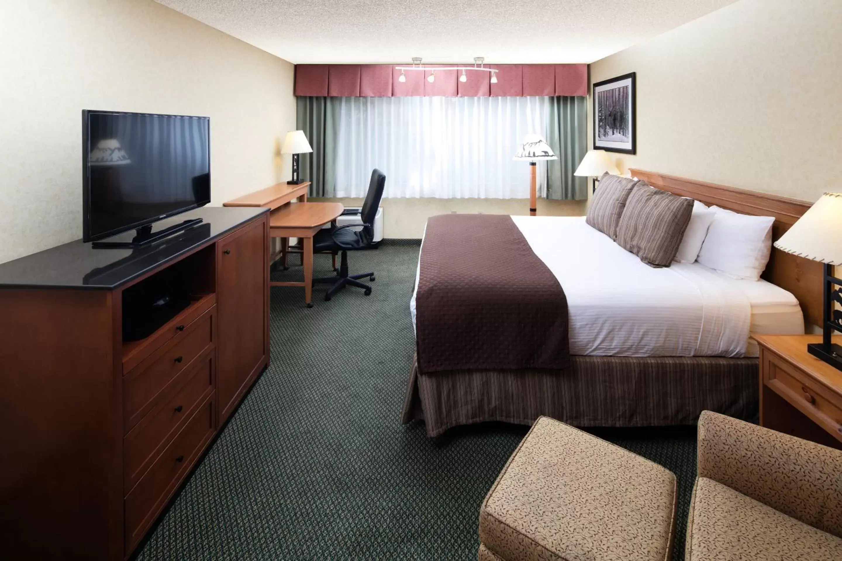 Bedroom, Bed in Red Lion Hotel Kalispell Bedroom, Bed in Red Lion Hotel Kalispell