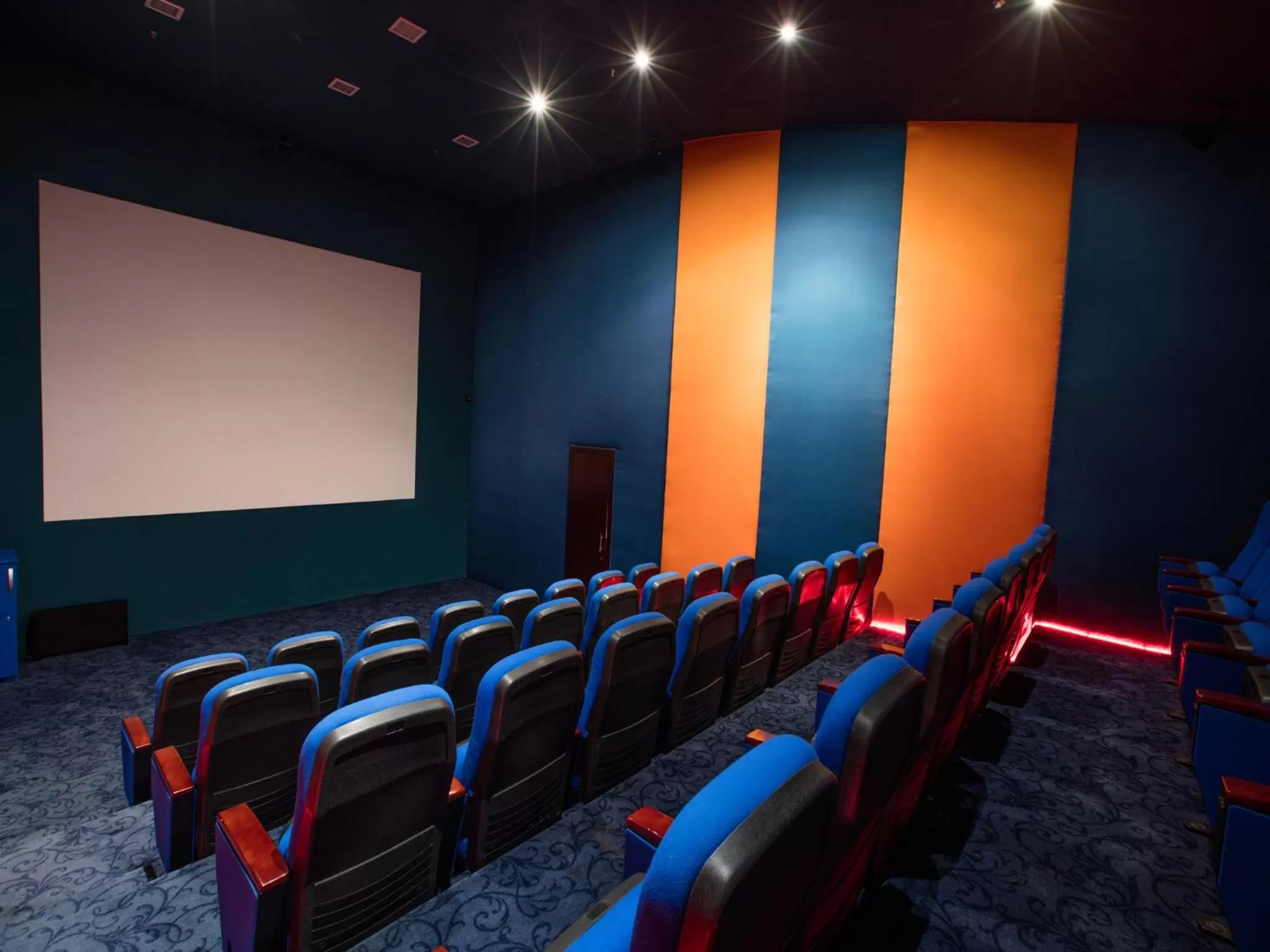 Area and facilities in Orange Suites Hotel