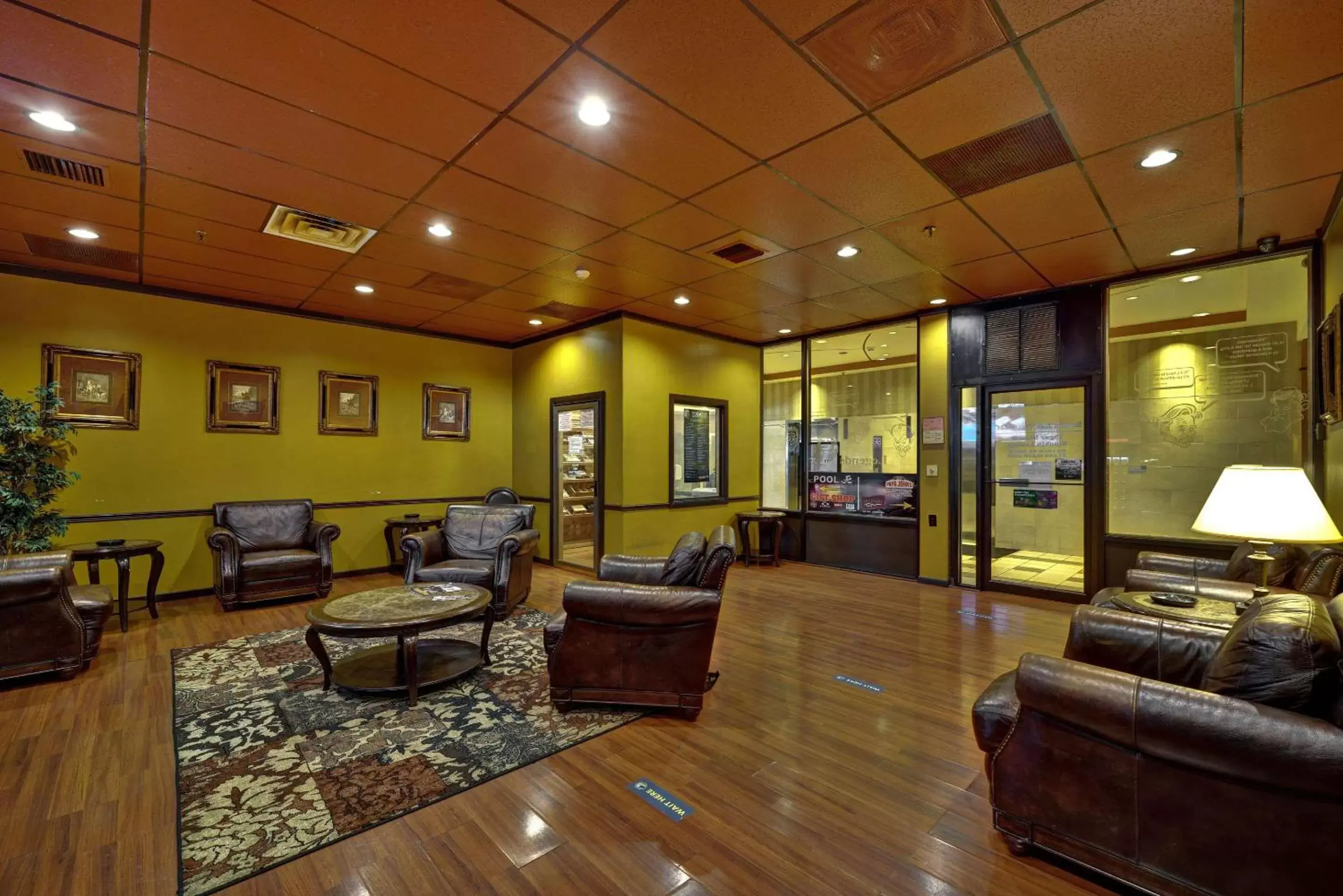 Lounge or bar, Lobby/Reception in Quality Hotel & Suites At The Falls