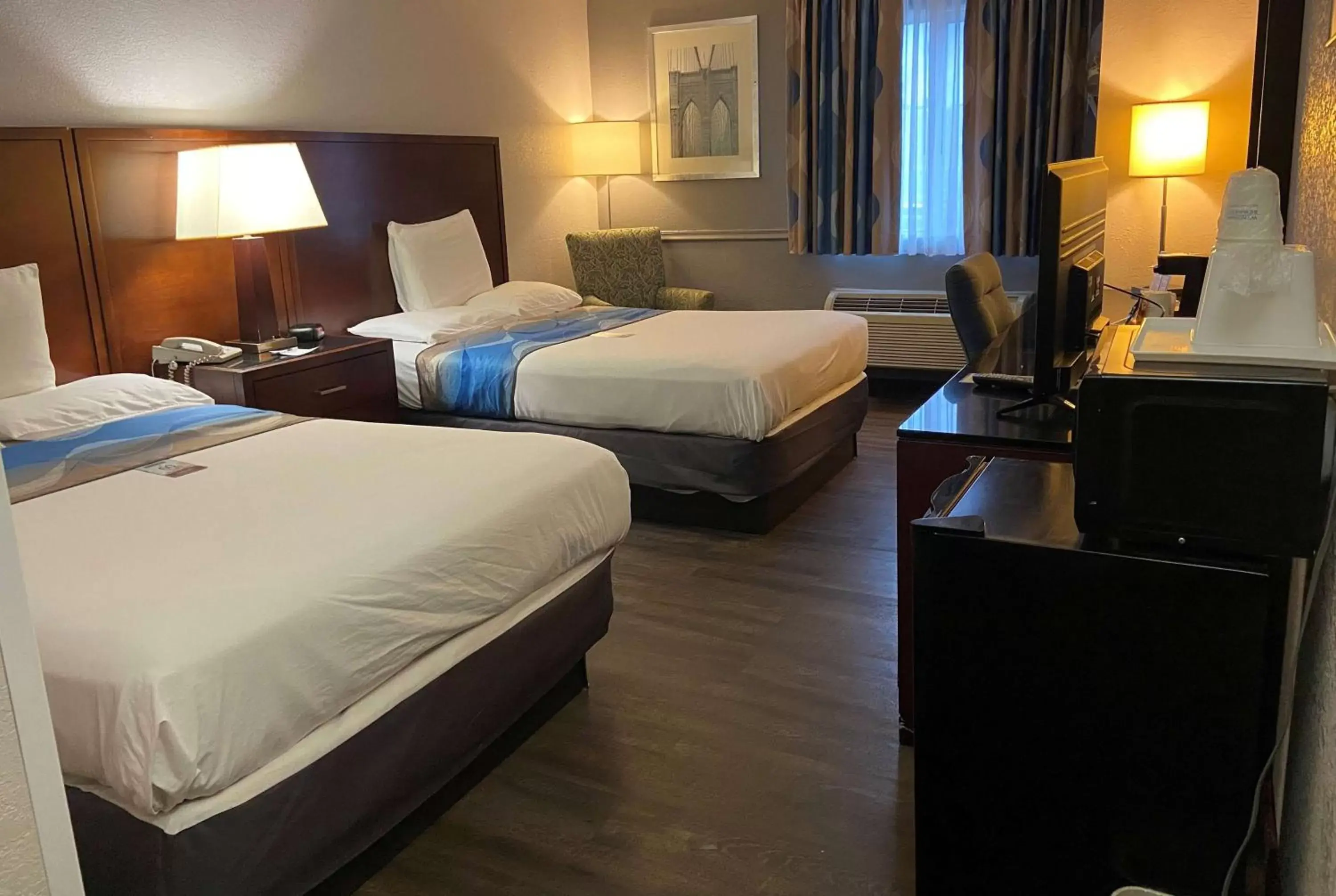 Photo of the whole room, Bed in Travelodge Inn & Suites by Wyndham Albany