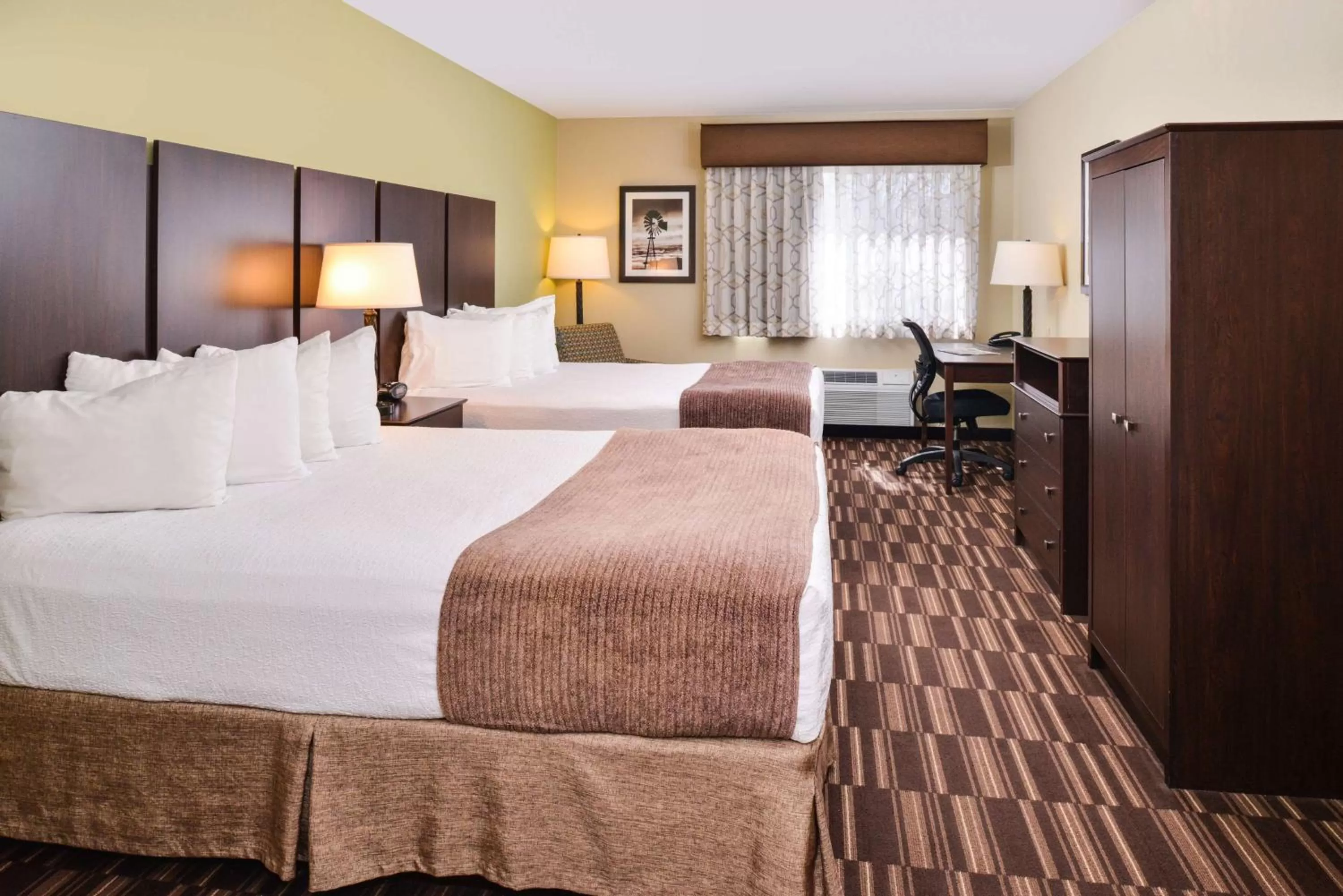 Photo of the whole room, Bed in Best Western Sundowner