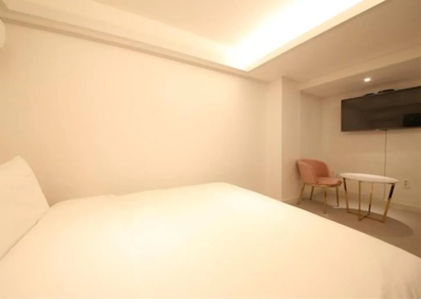 Photo of the whole room, Bed in Busan Seomyeon Business Hotel J7                                                                