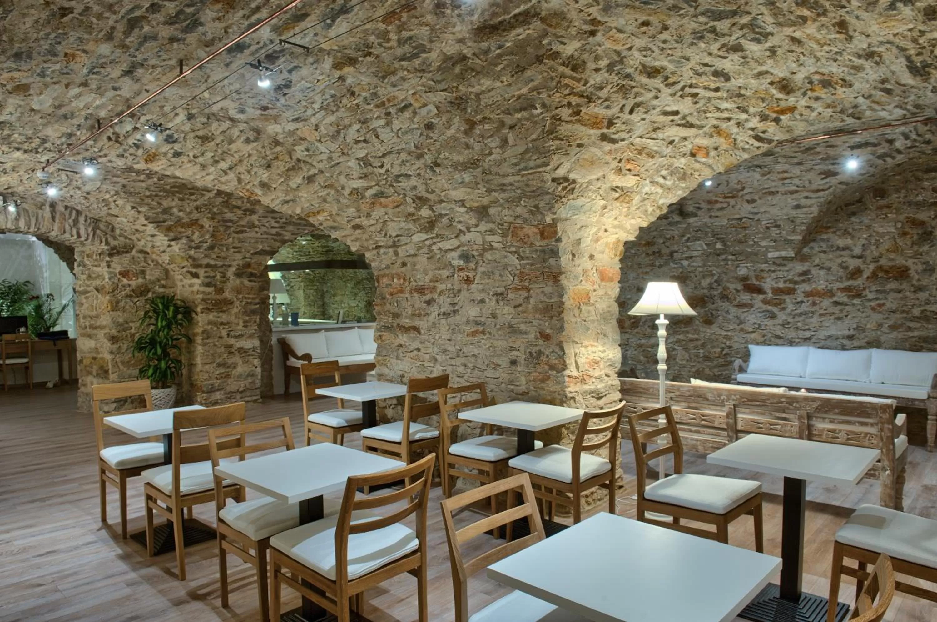 Restaurant/places to eat in El Petit Convent