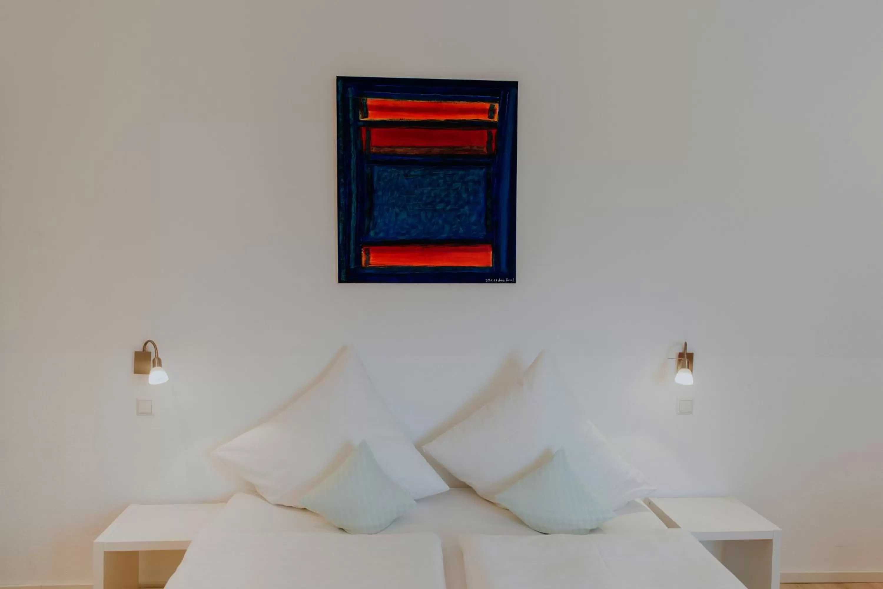 Photo of the whole room, Bed in Hotel Barbarossa Karlsruhe Stadtmitte