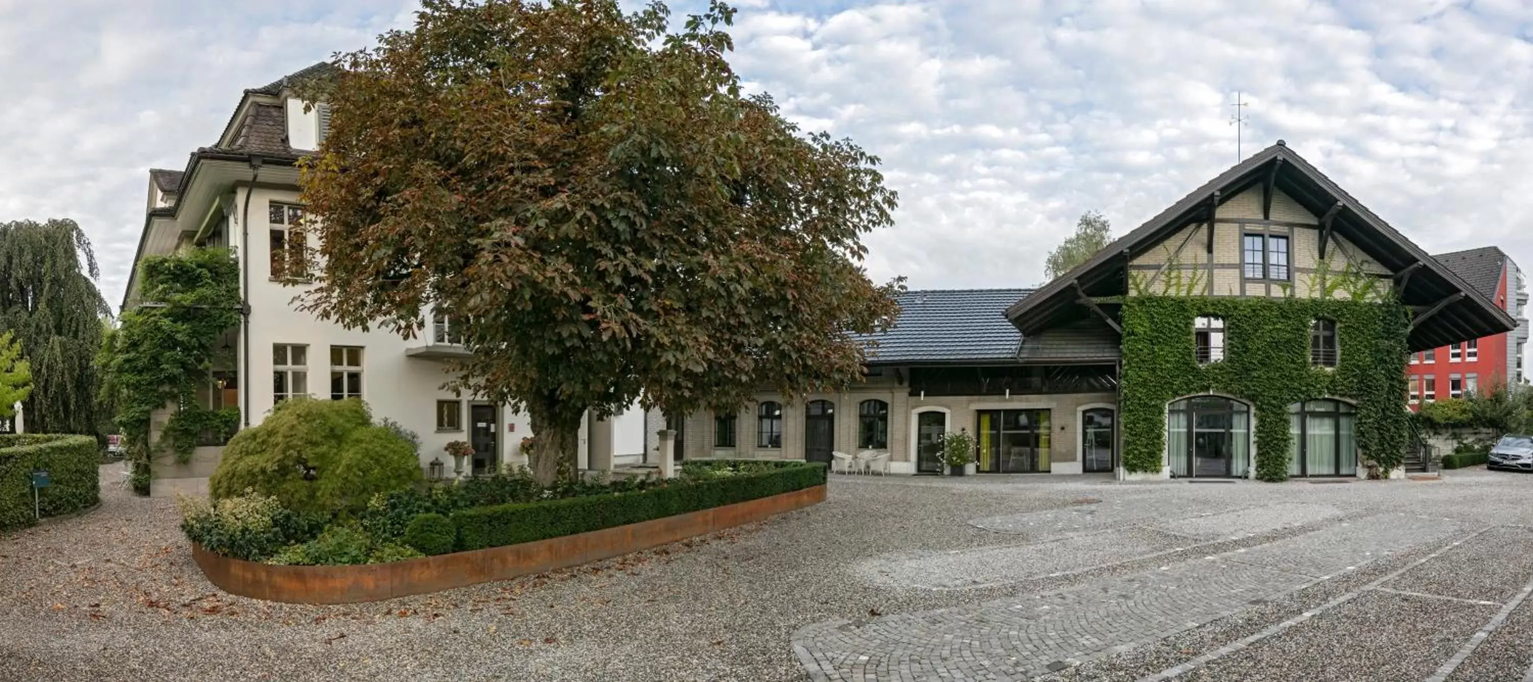 Patio, Property Building in Boutique-Hotel Auberge Langenthal