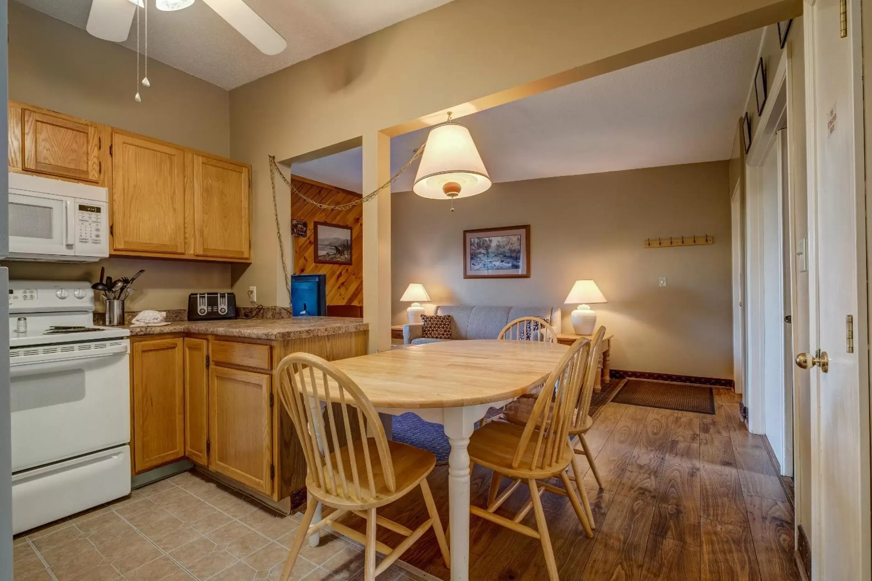 Dining area, Kitchen/Kitchenette in Village of Winnipesaukee