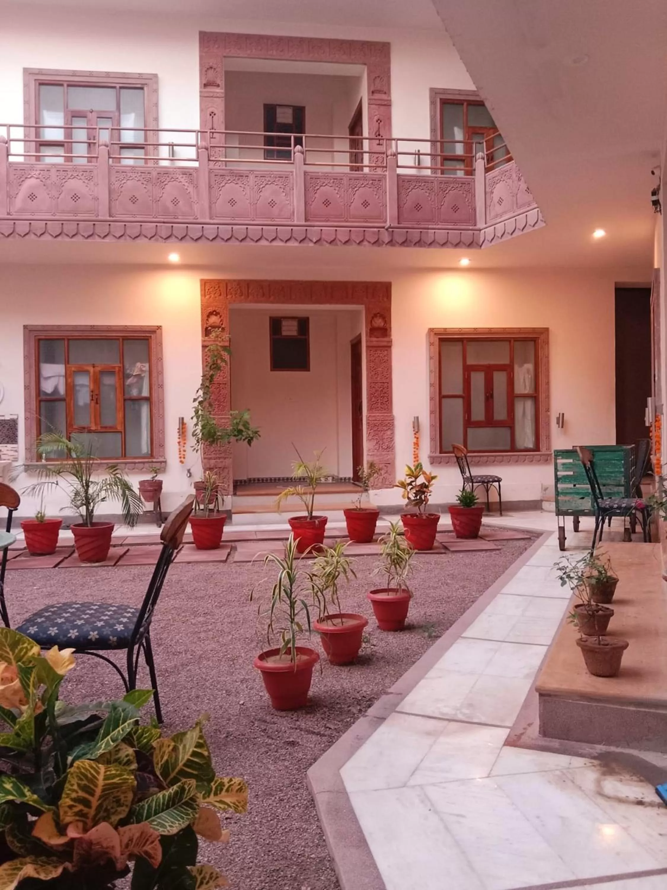 Restaurant/places to eat in Rigmor haveli