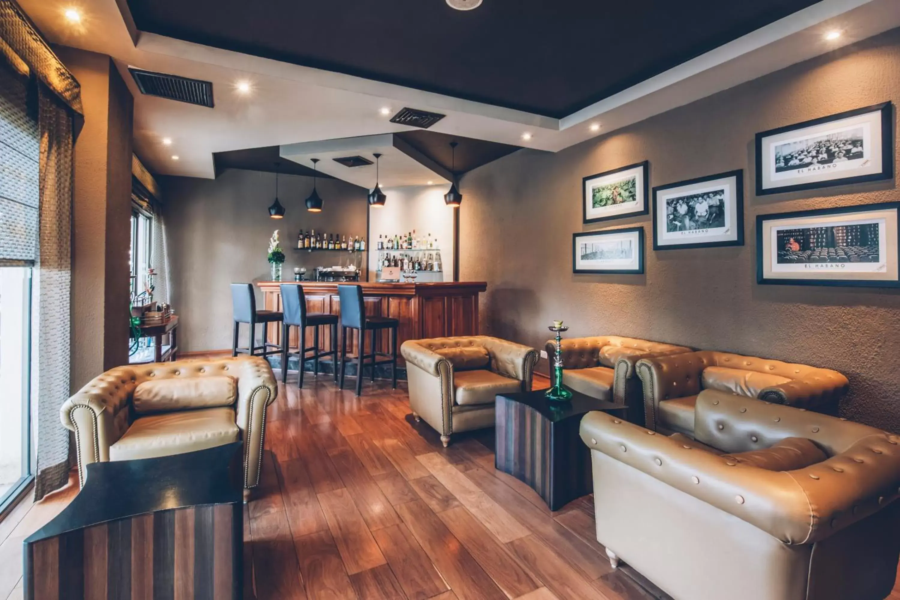 Lounge or bar in Iberostar Selection Cancun
