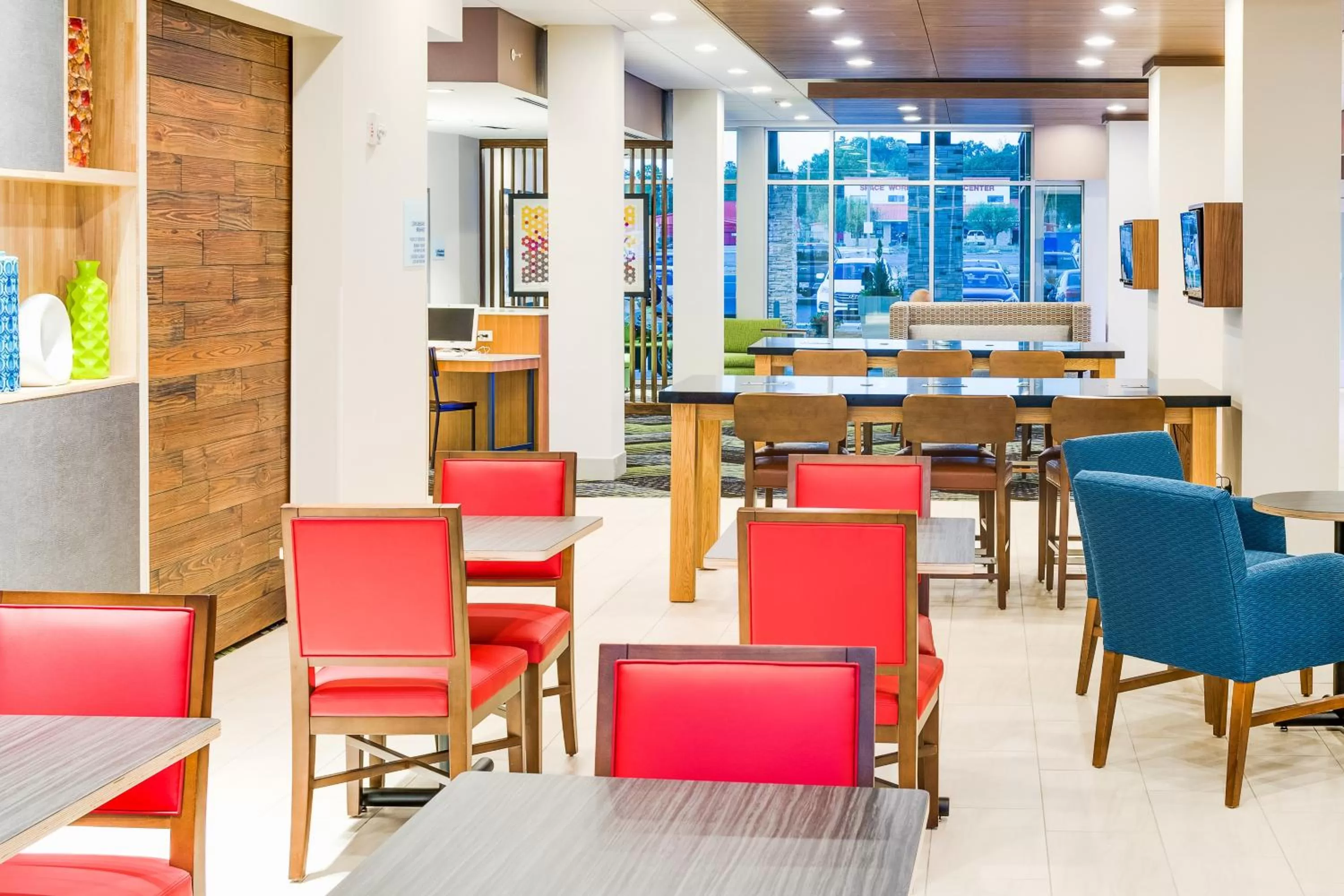 Breakfast in Holiday Inn Express & Suites Russellville by IHG