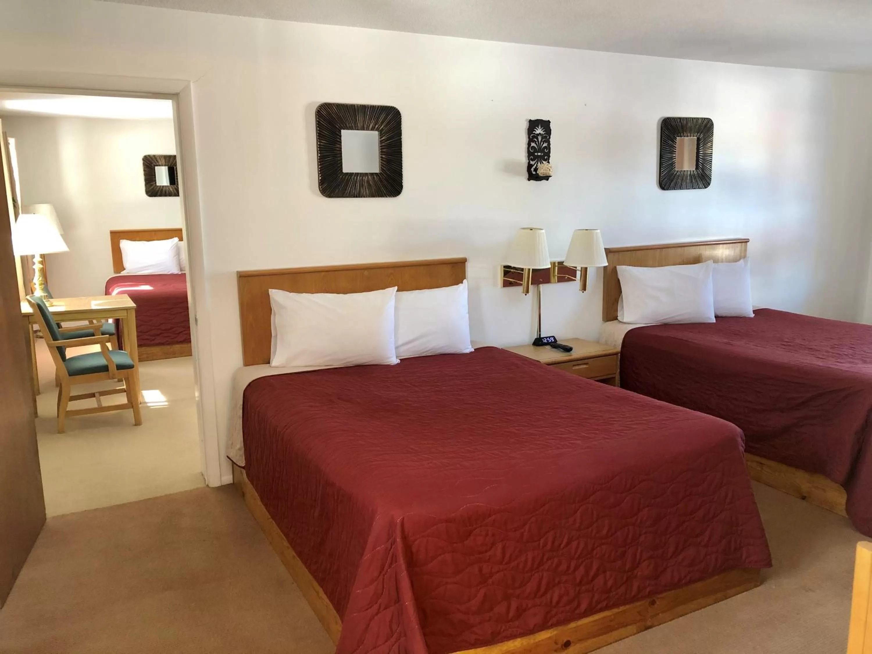 Bed in Budget Host Inn