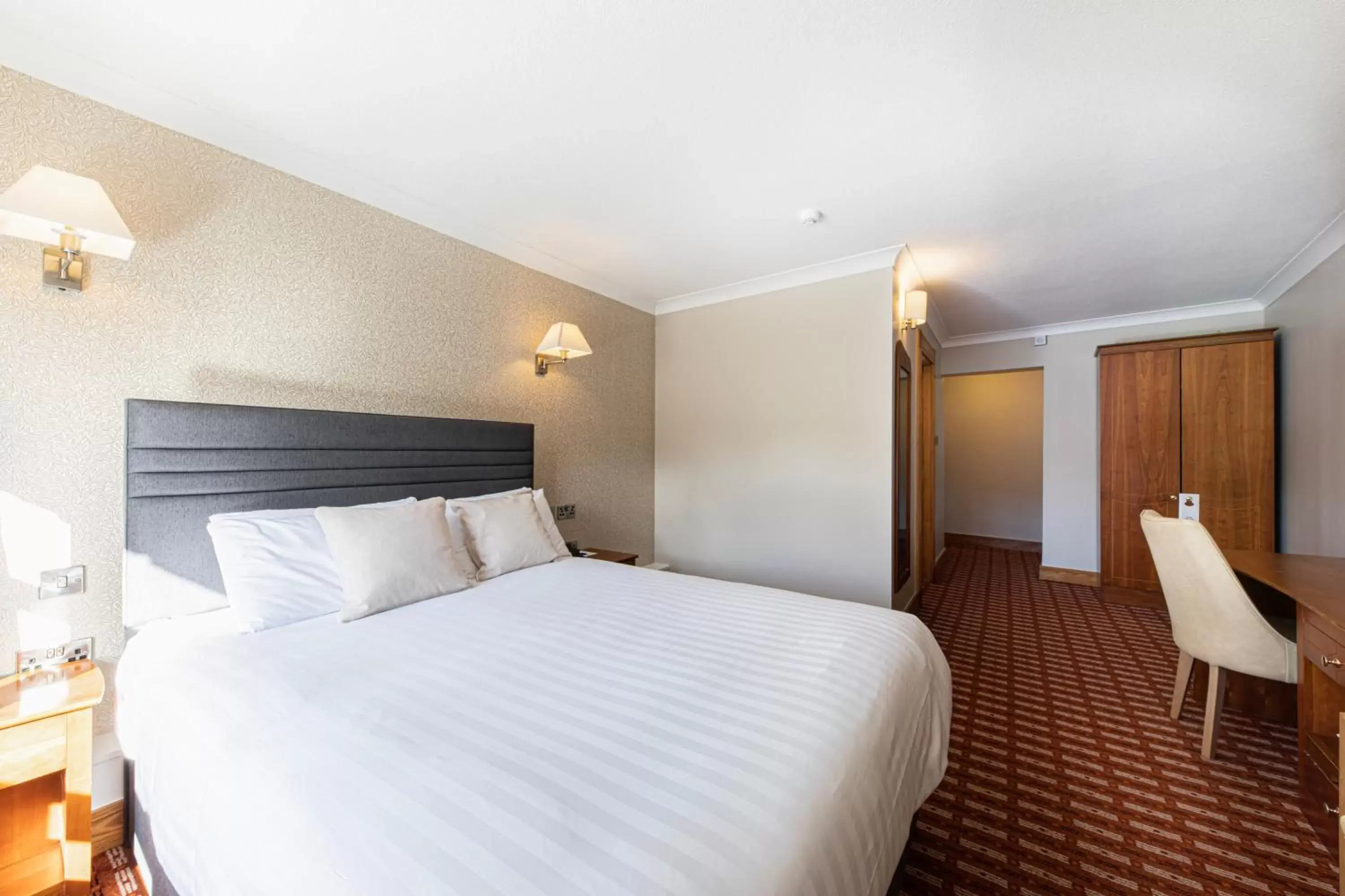 Bedroom, Bed in Ballina Manor Hotel