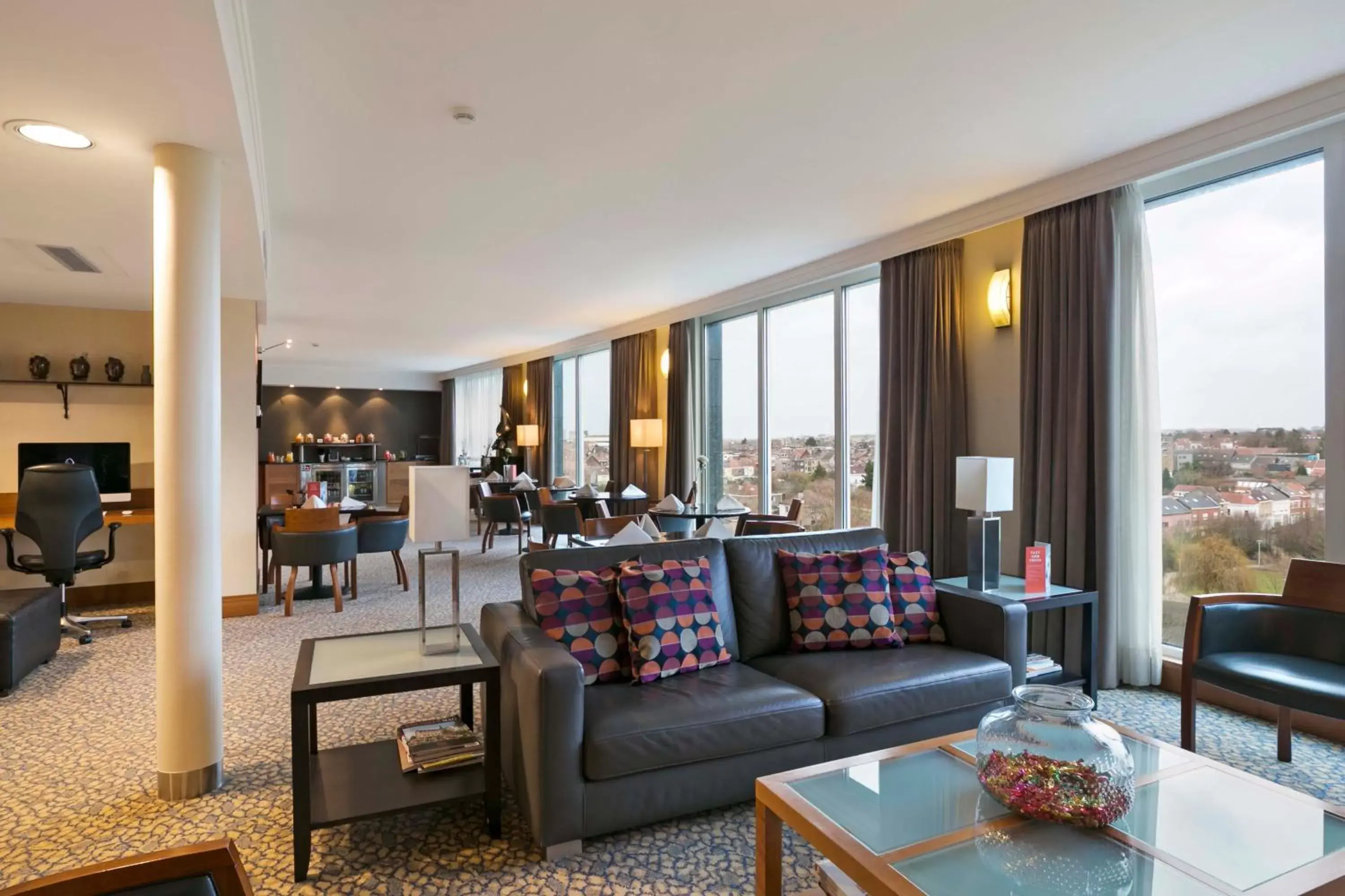 Lounge or bar, Seating Area in Crowne Plaza Brussels Airport, an IHG Hotel