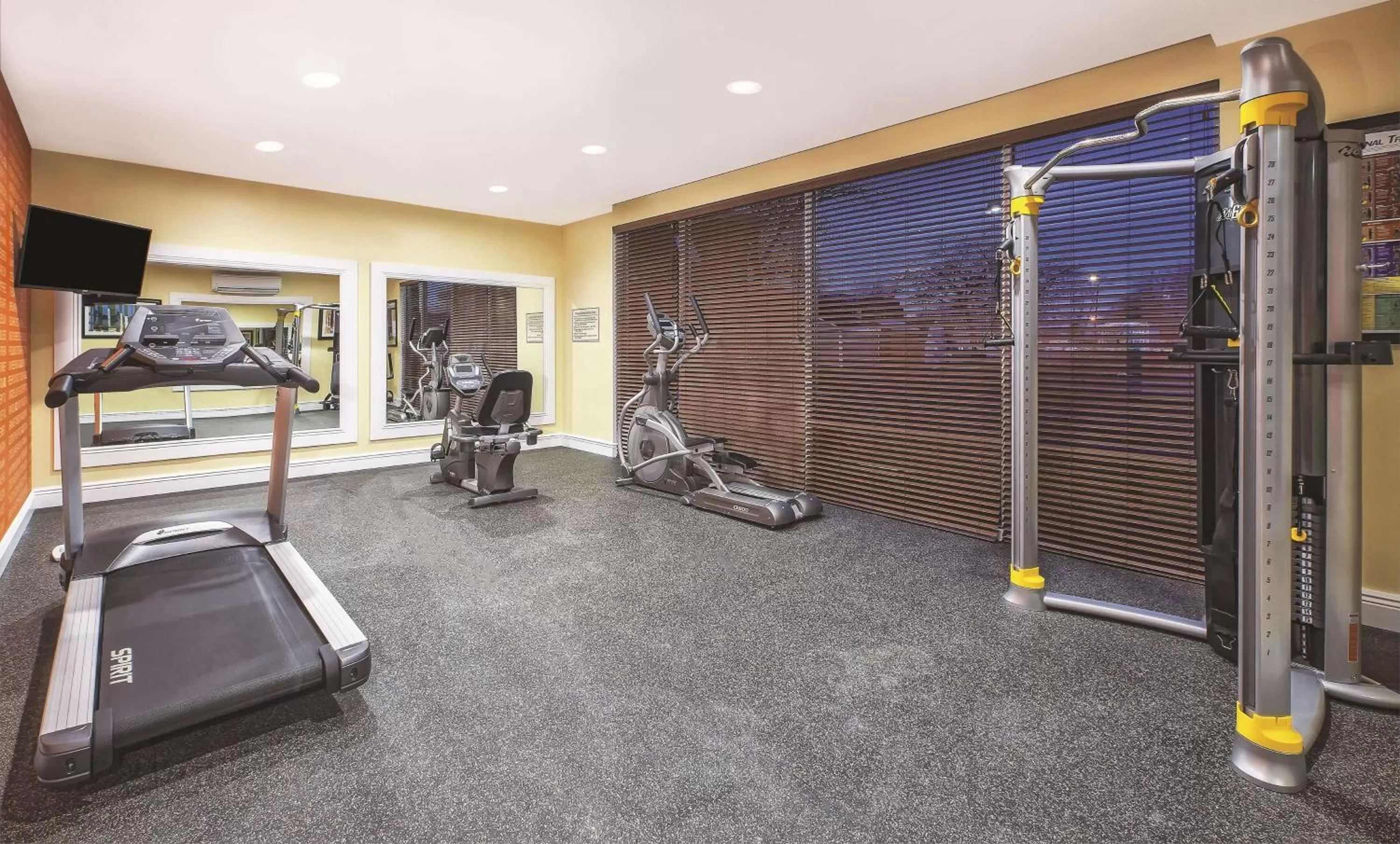Fitness centre/facilities in La Quinta by Wyndham Niagara Falls