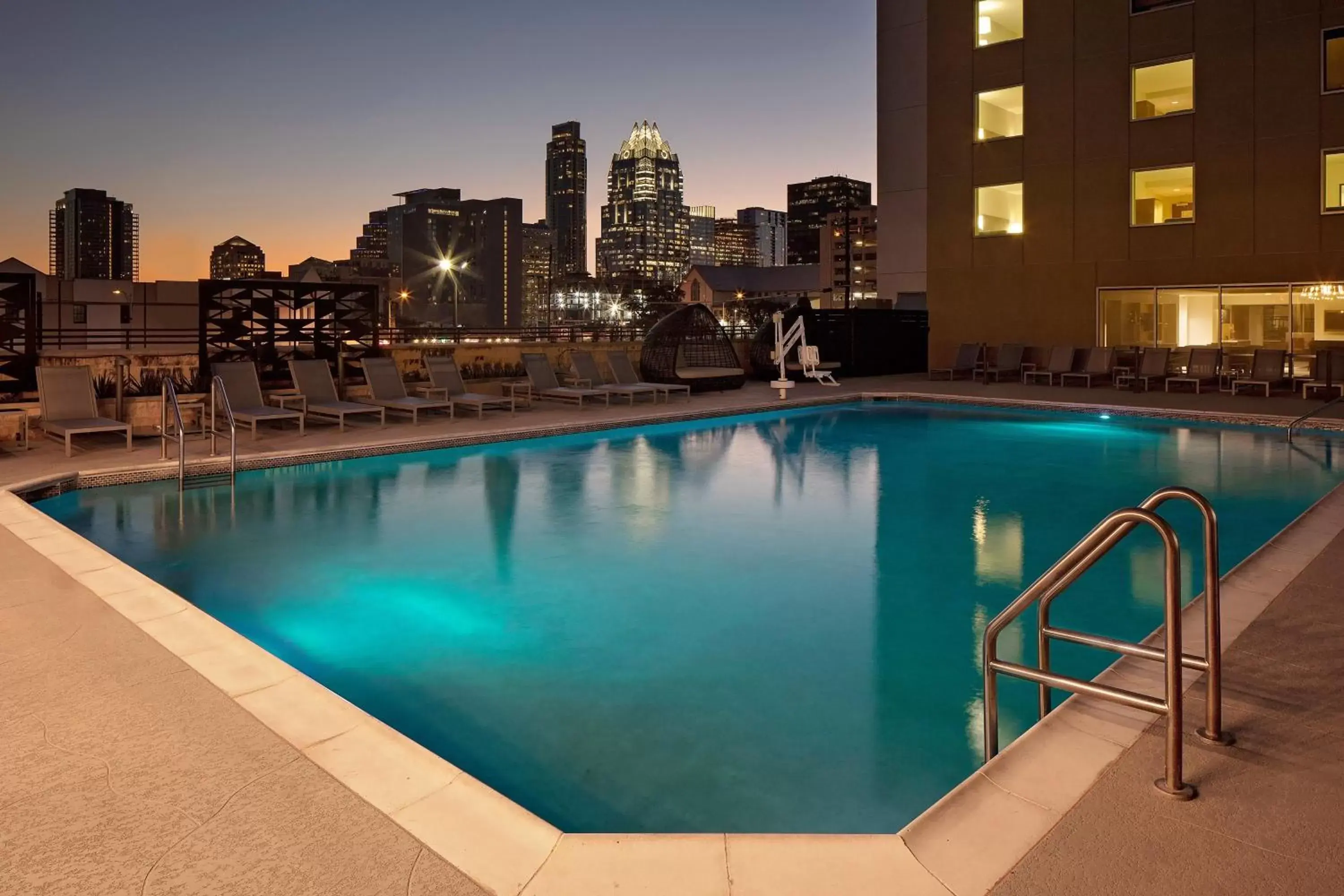 Property building, Swimming Pool in Holiday Inn Express Hotel & Suites Austin Downtown - University, an IHG Hotel