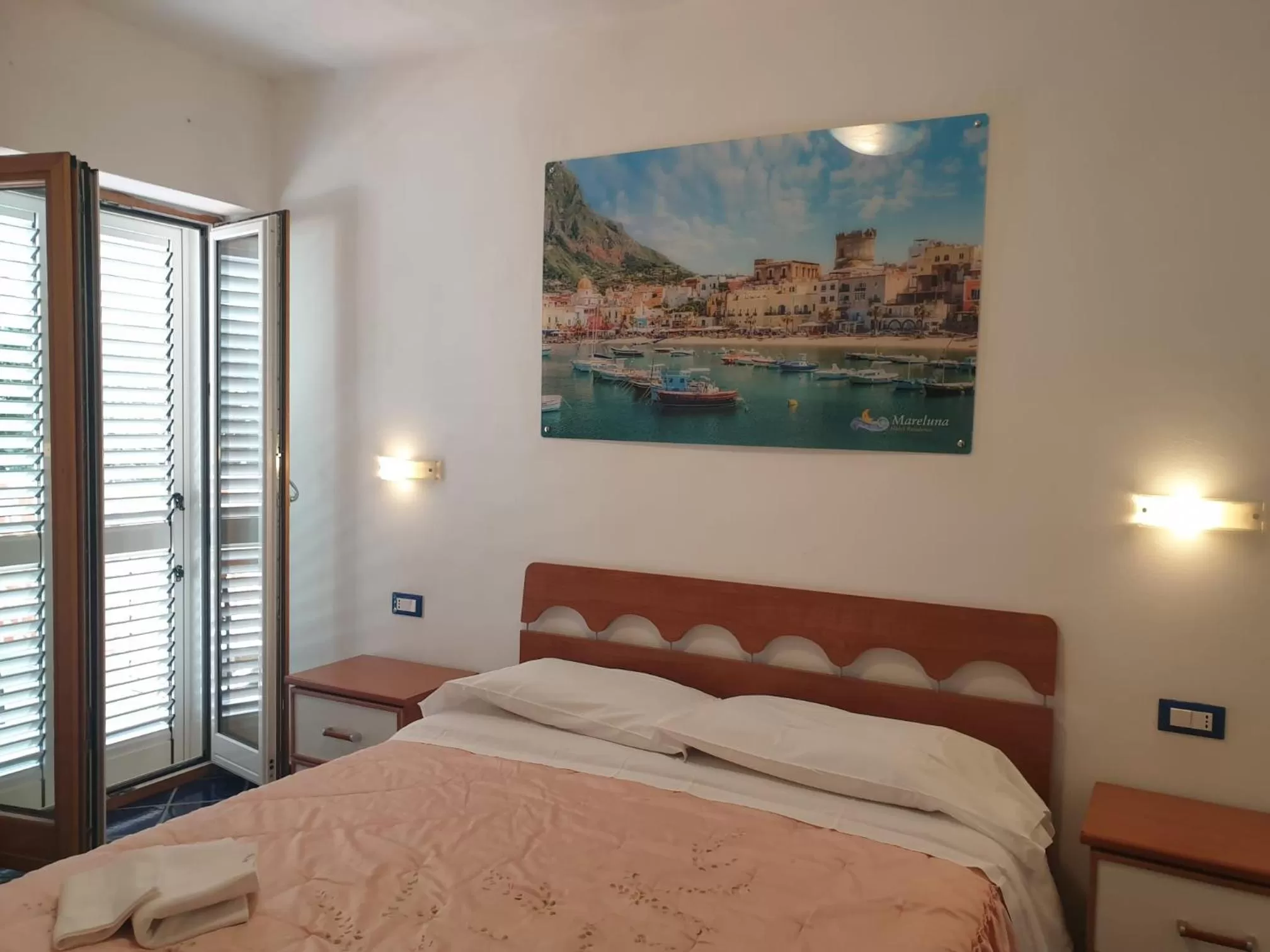 Photo of the whole room, Bed in Hotel Mareluna Ischia