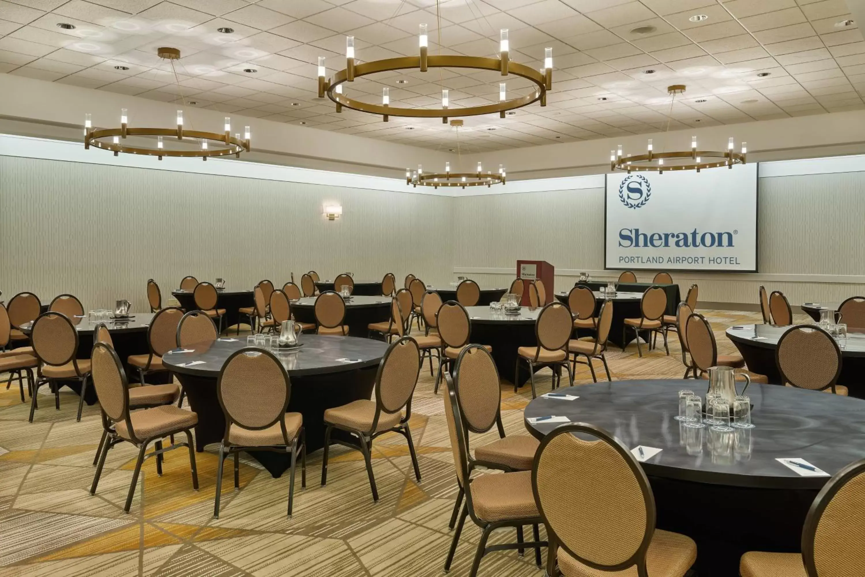 Meeting/conference room, Restaurant/Places to Eat in Sheraton Portland Airport Hotel