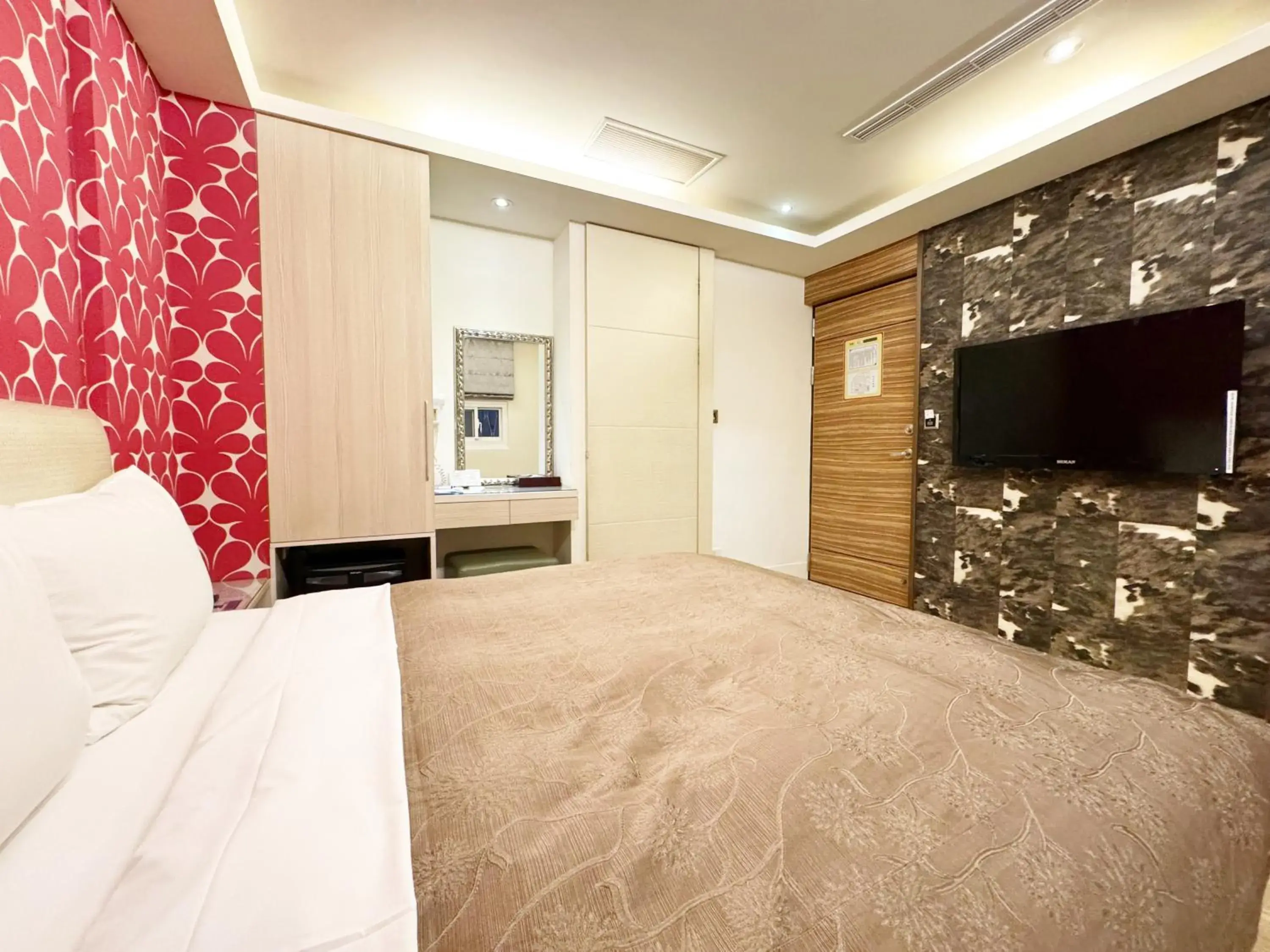 Photo of the whole room, Bed in Ai-Lai Fashion Hotel