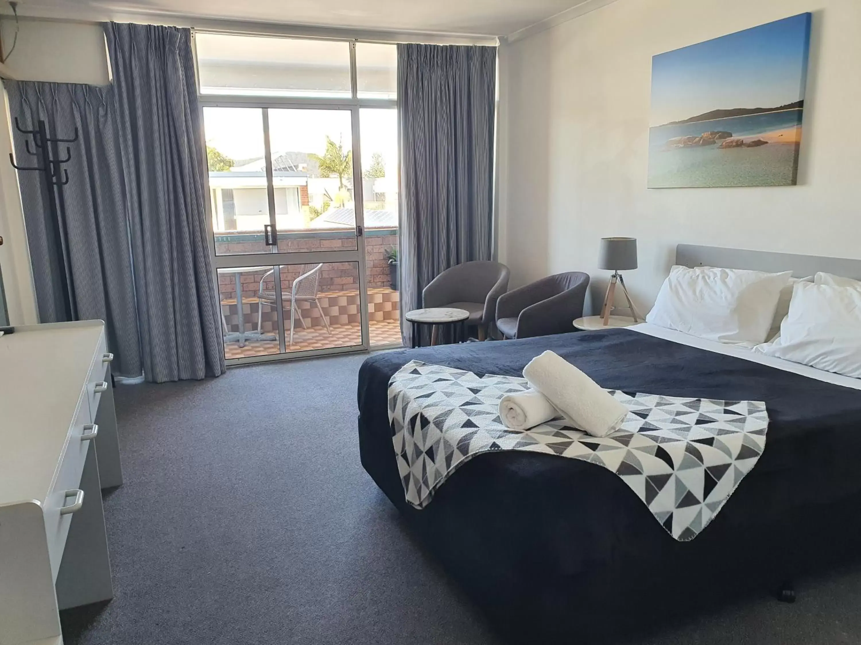 Bed in Seabreeze Beach Hotel
