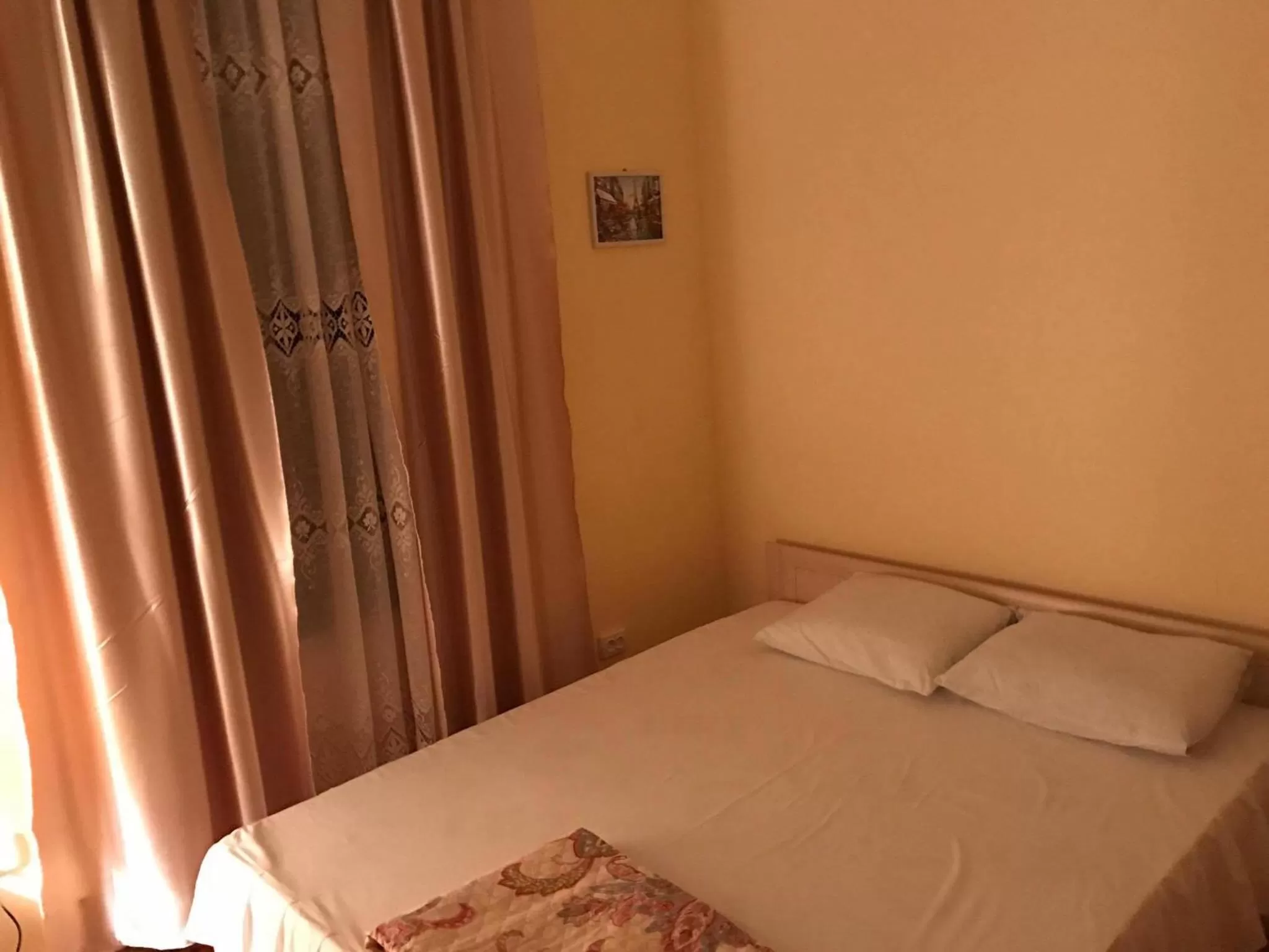 Photo of the whole room, Bed in House 1899