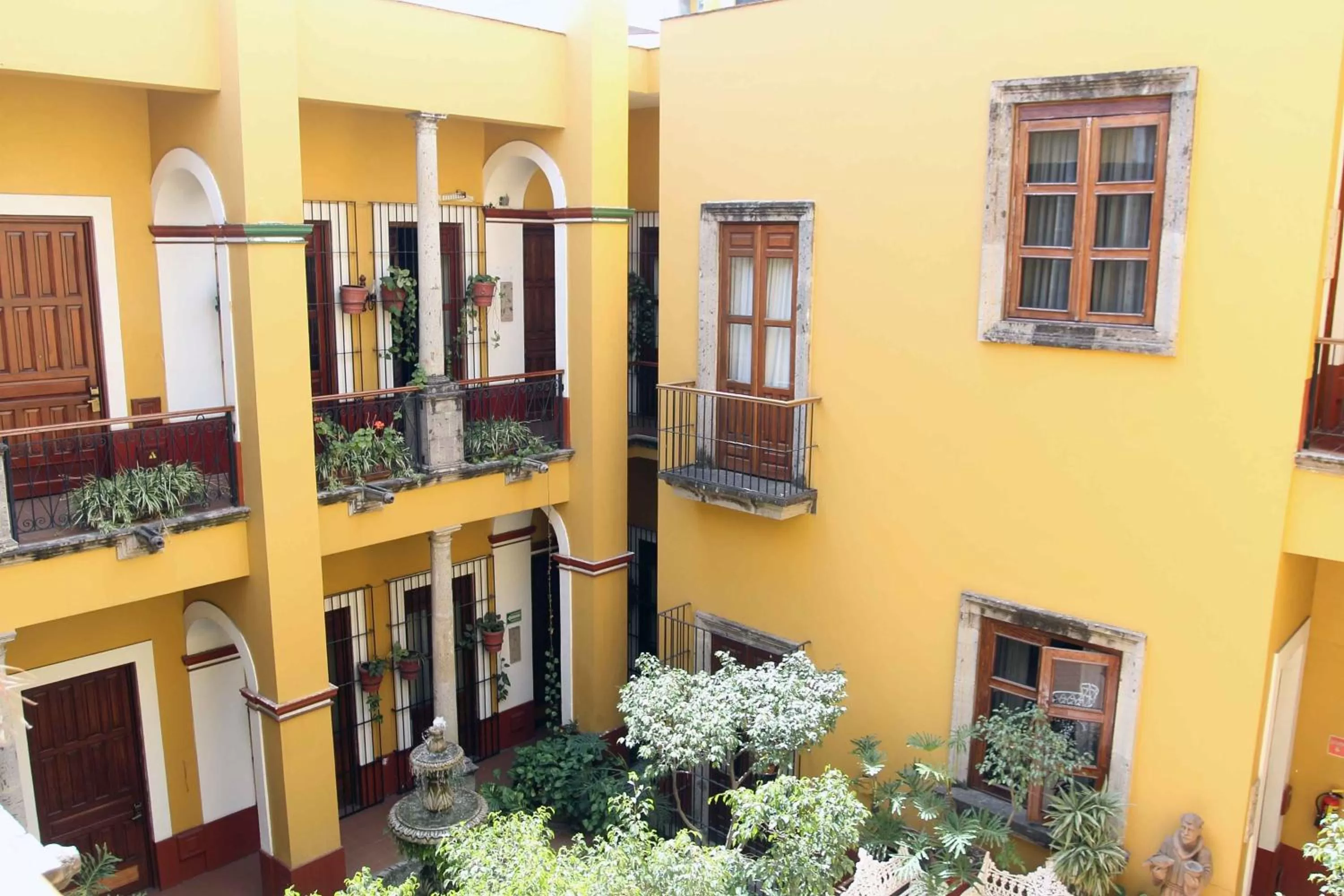 Property building in Hotel San Francisco Plaza