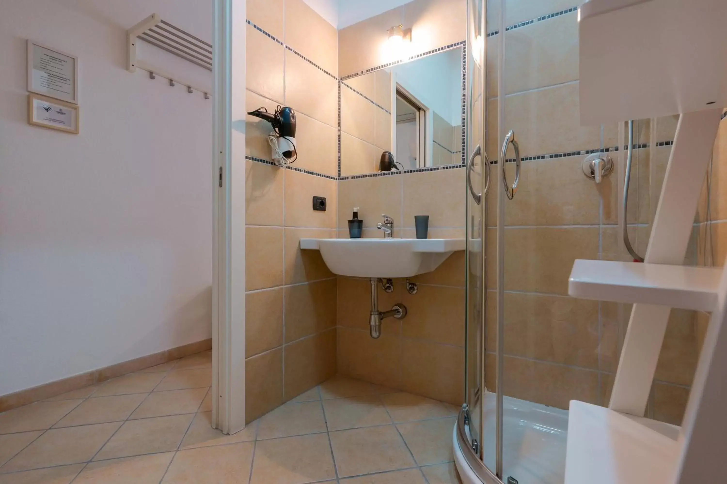 Shower, Bathroom in Il Cagliarese B&B