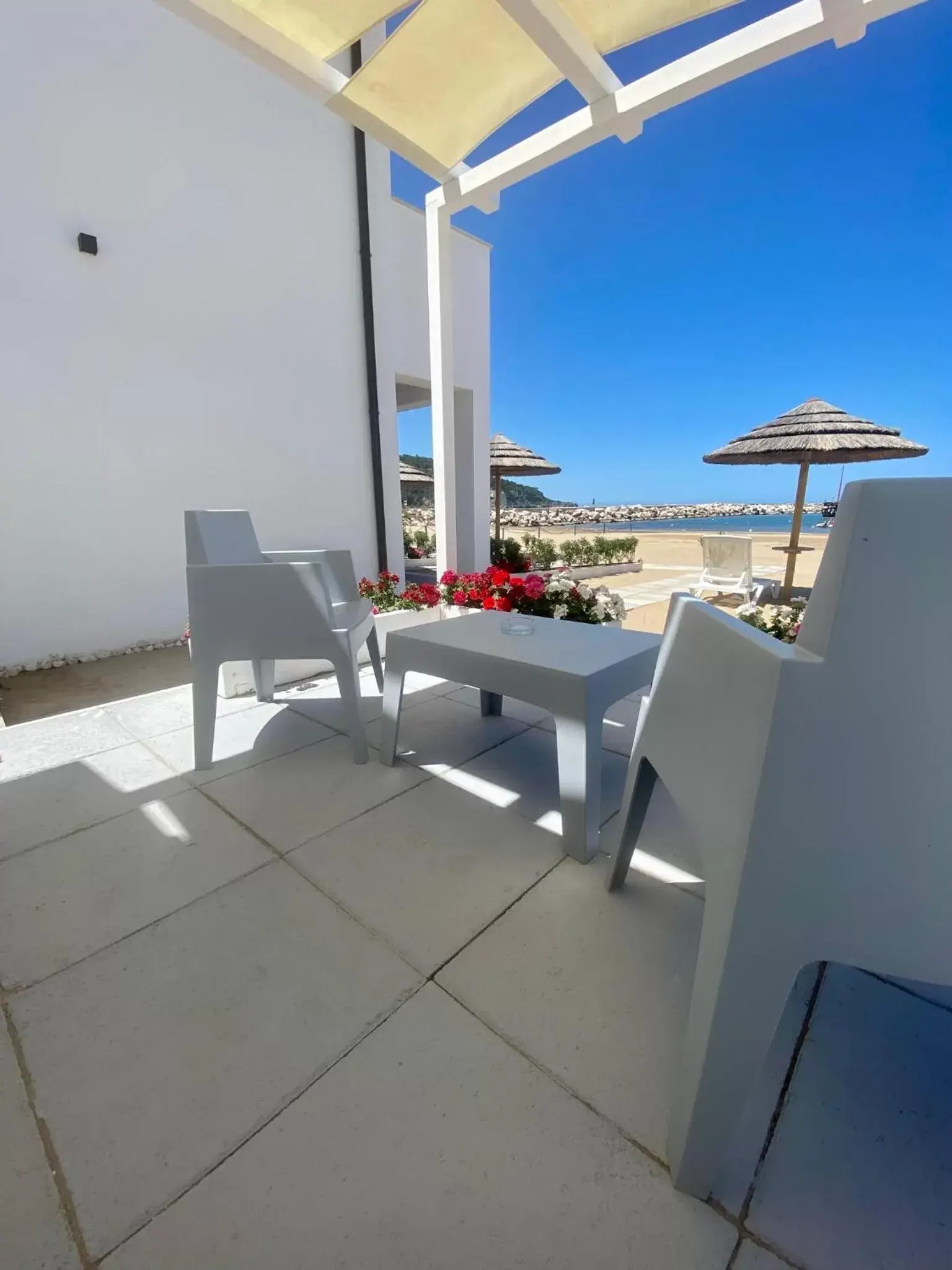 Patio, Balcony/Terrace in Marina Bay Suites