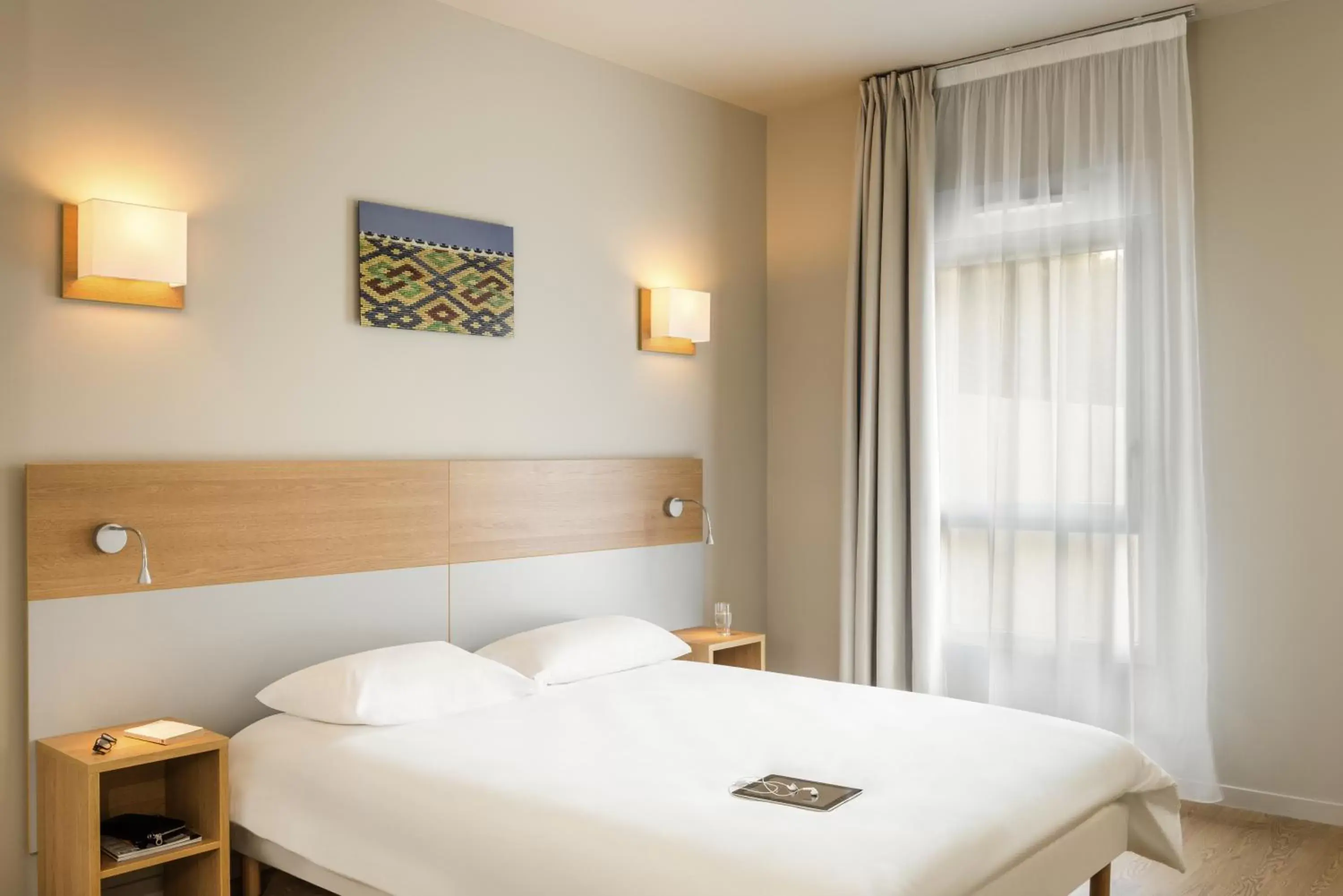 Bedroom, Bed in Aparthotel Adagio Access Dijon République