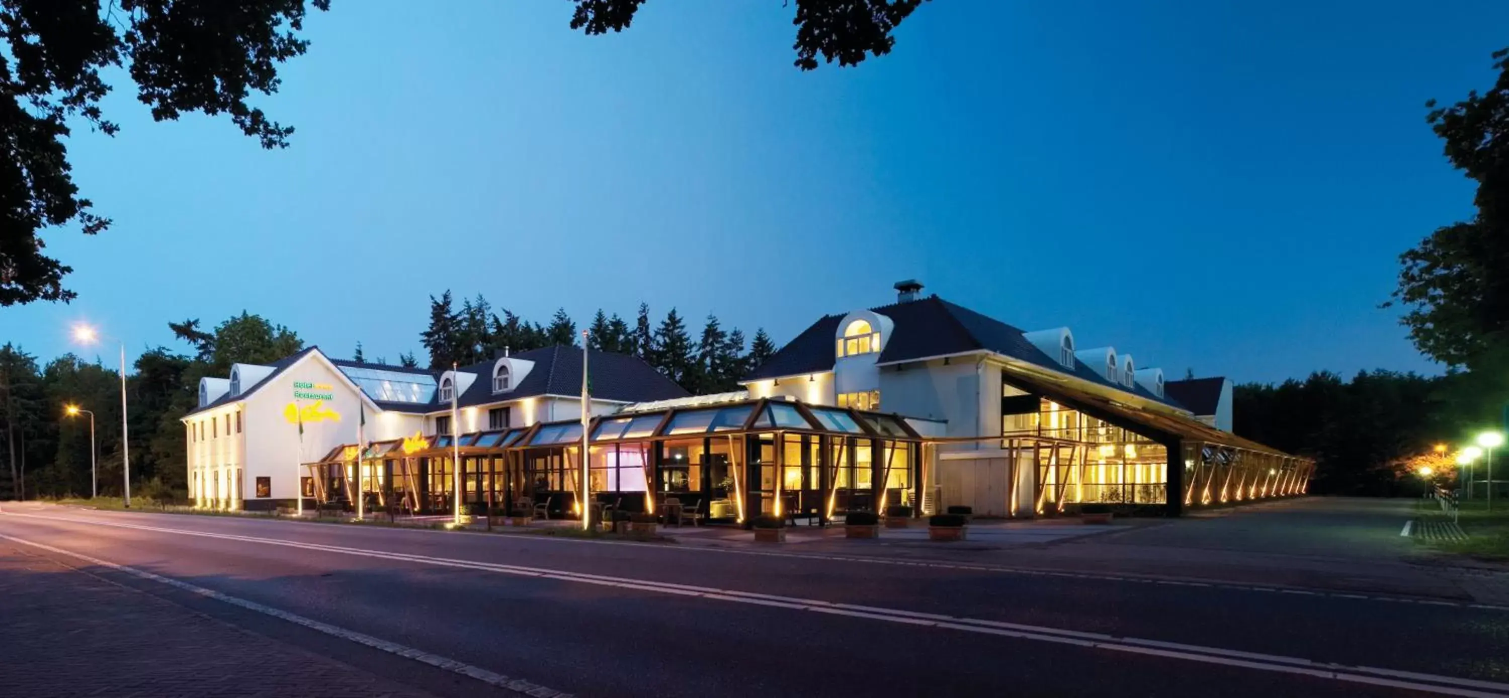 Property building in Fletcher Hotel-Restaurant Oud London Property building in Fletcher Hotel-Restaurant Oud London