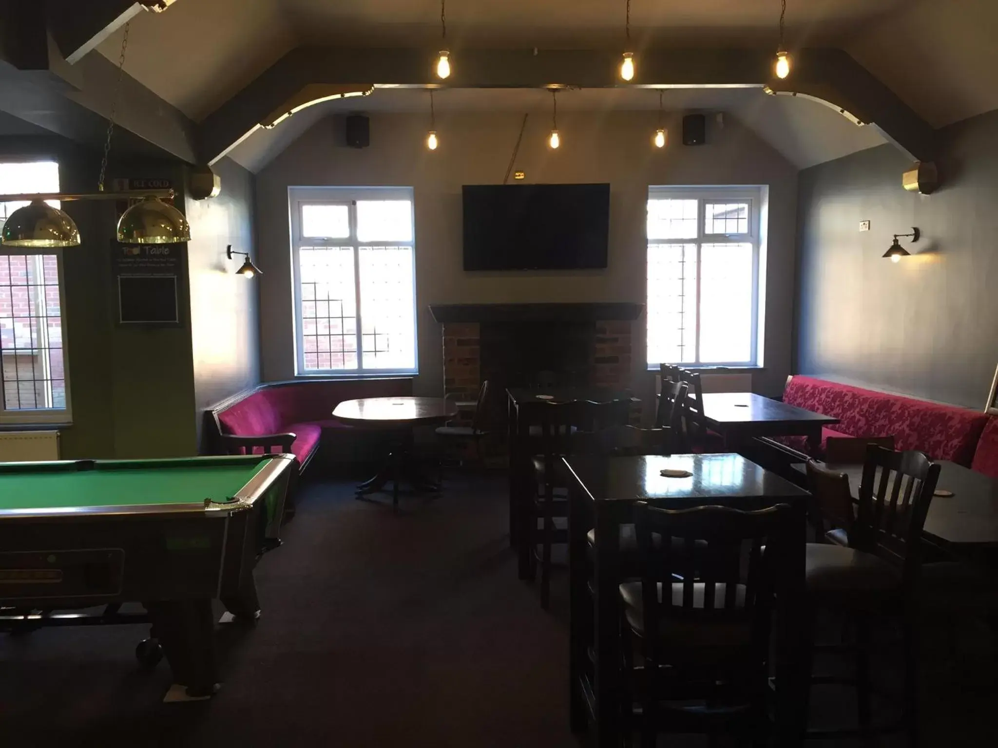 Lounge or bar, Billiards in The Woodhouse Inn