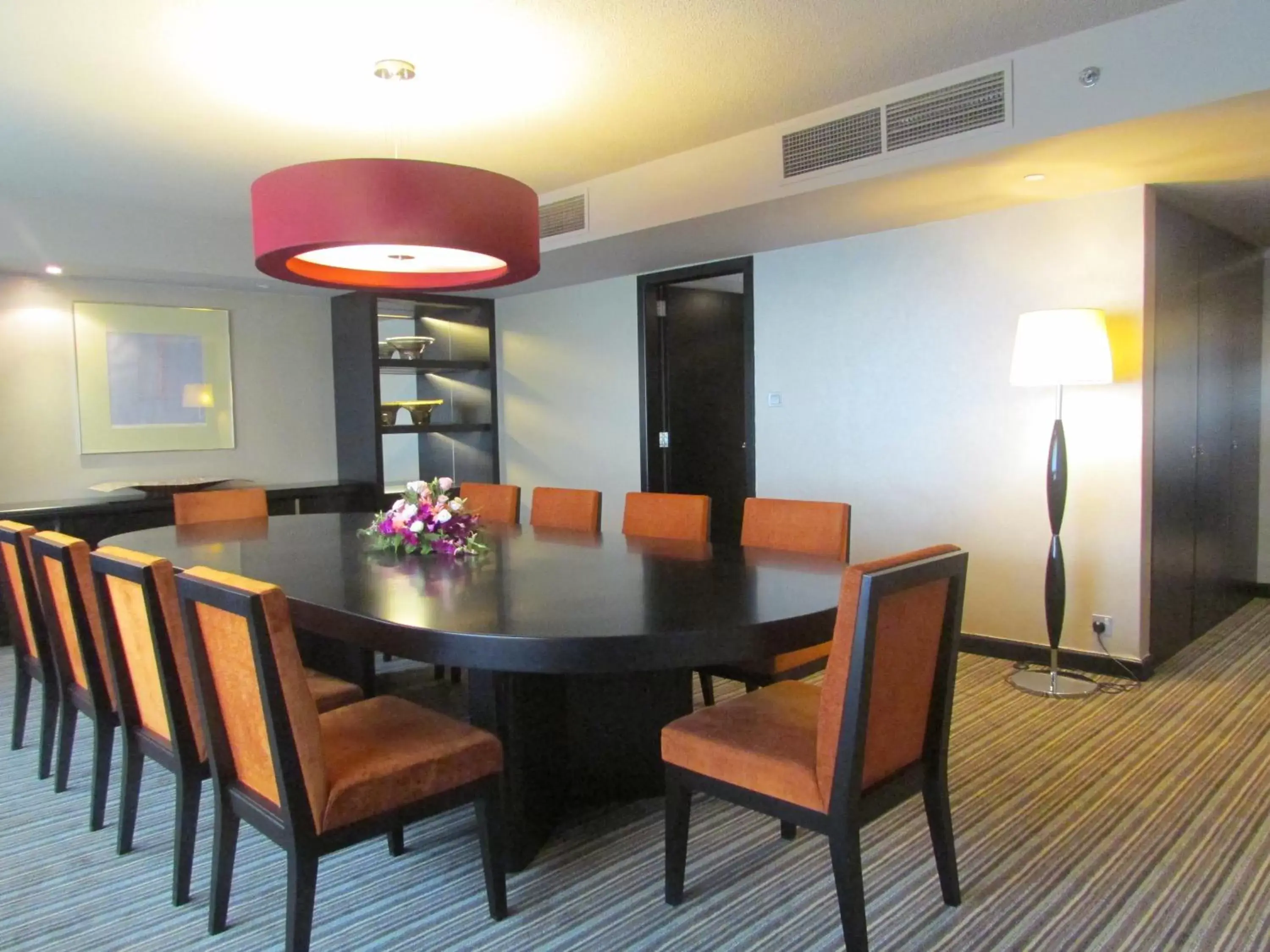 Dining Area in Concorde Hotel Singapore