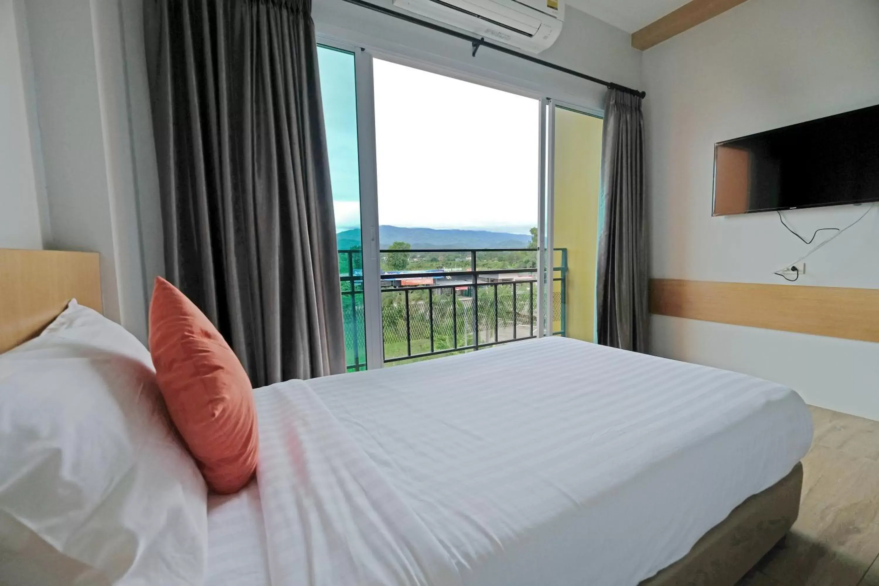 Shower, Bed in Sleeping Tree Hotel Shower, Bed in Sleeping Tree Hotel