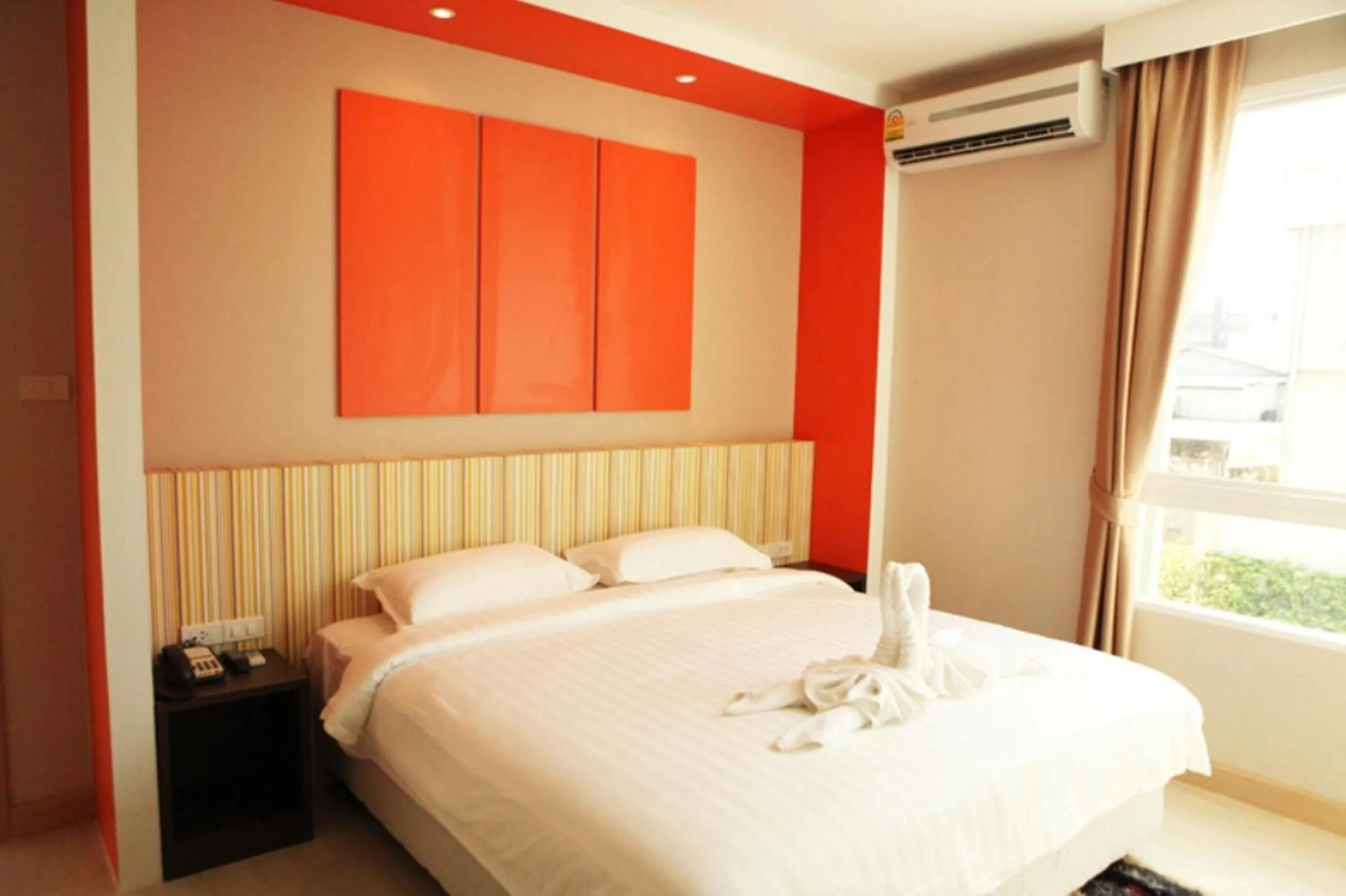 Day, Bed in Golden City Rayong Hotel