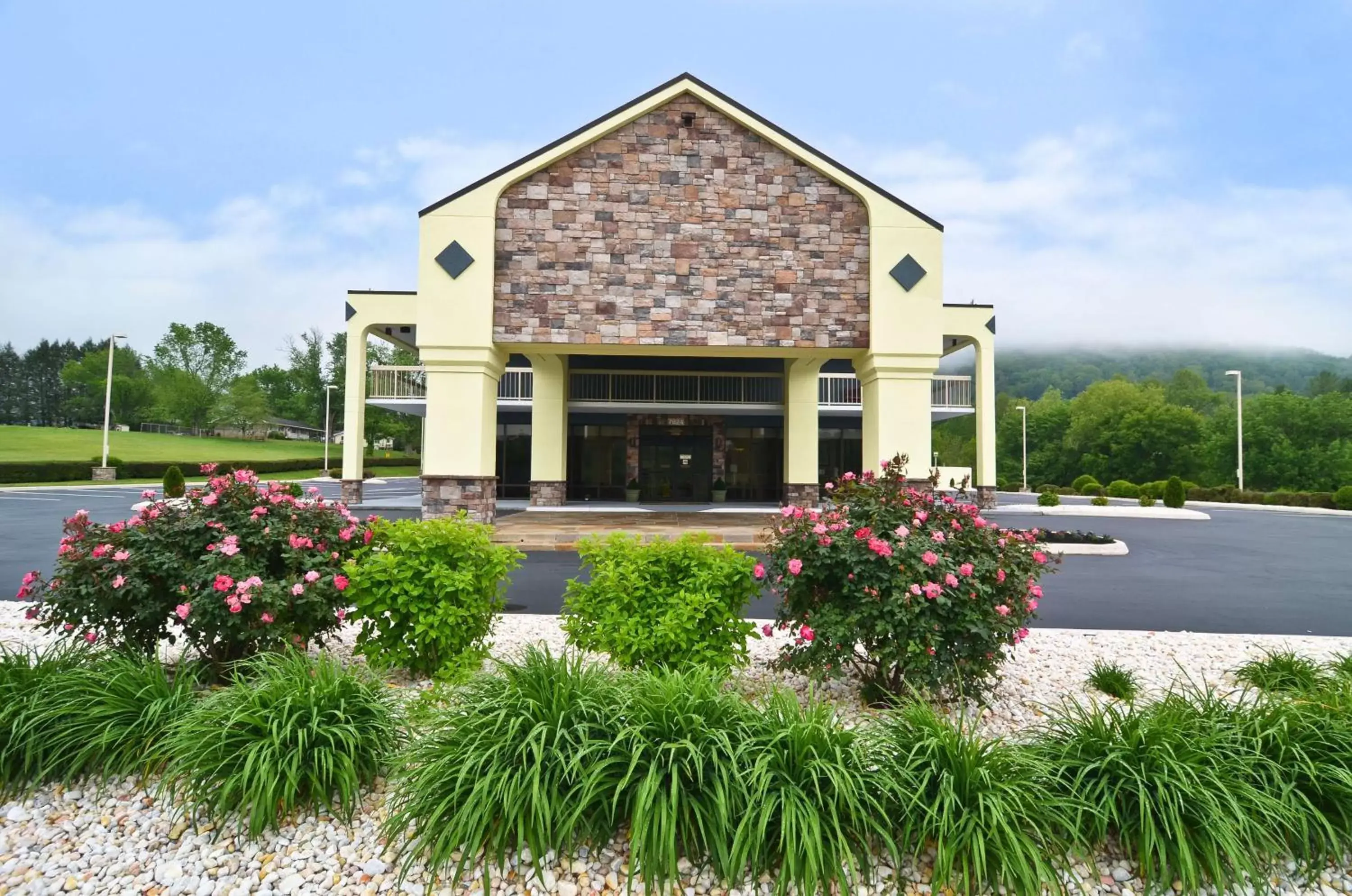 Property building in Best Western Cades Cove Inn