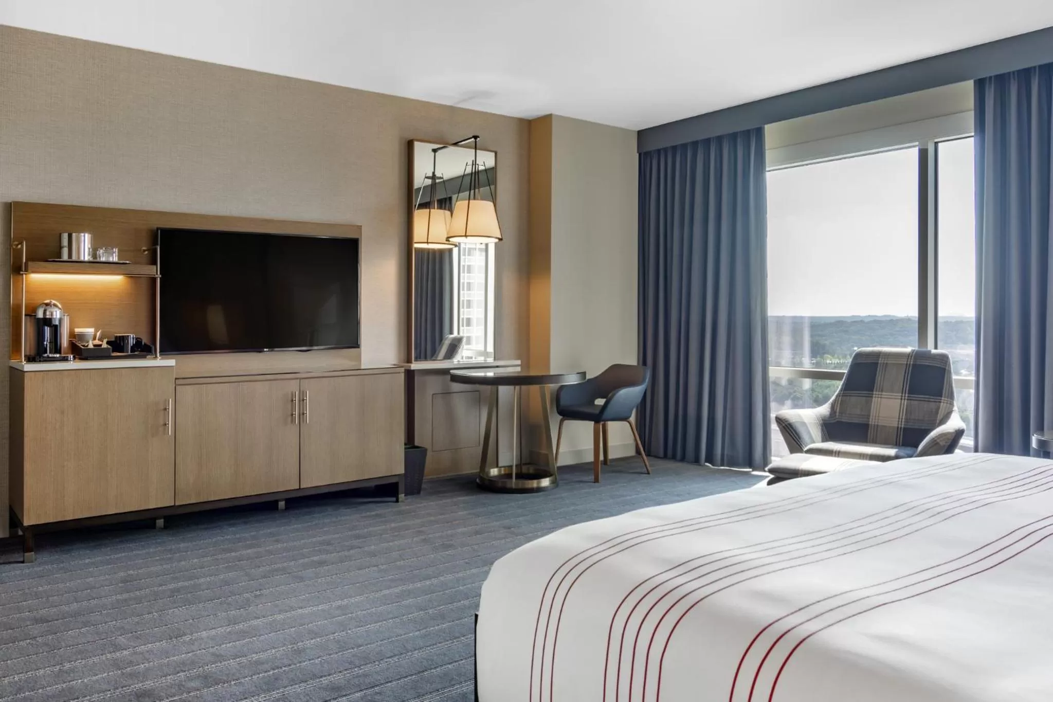 Photo of the whole room, Bed in Omni Hotel at the Battery Atlanta