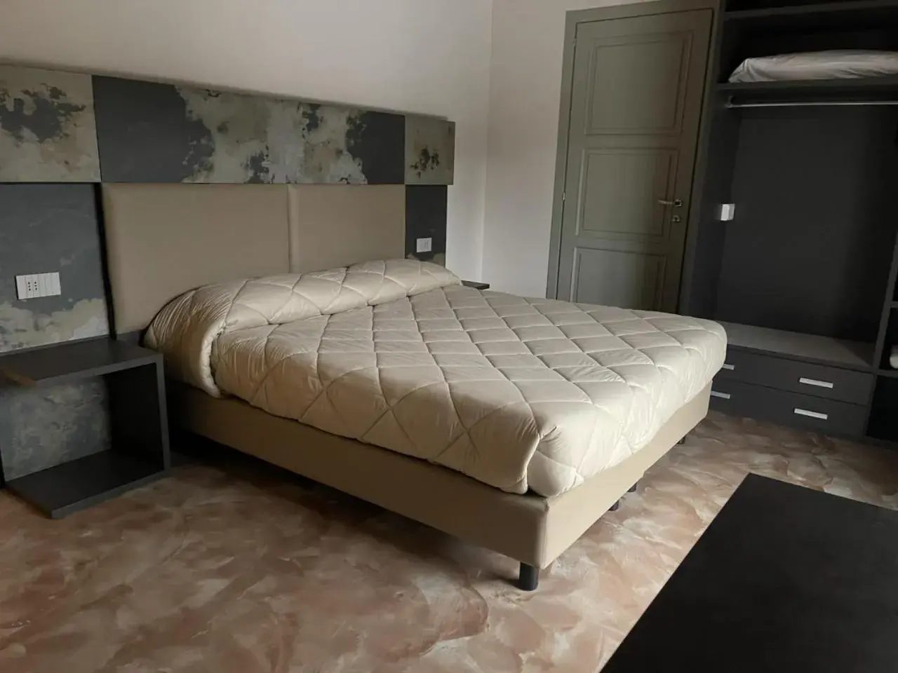 Bedroom, Bed in Modus Aquae