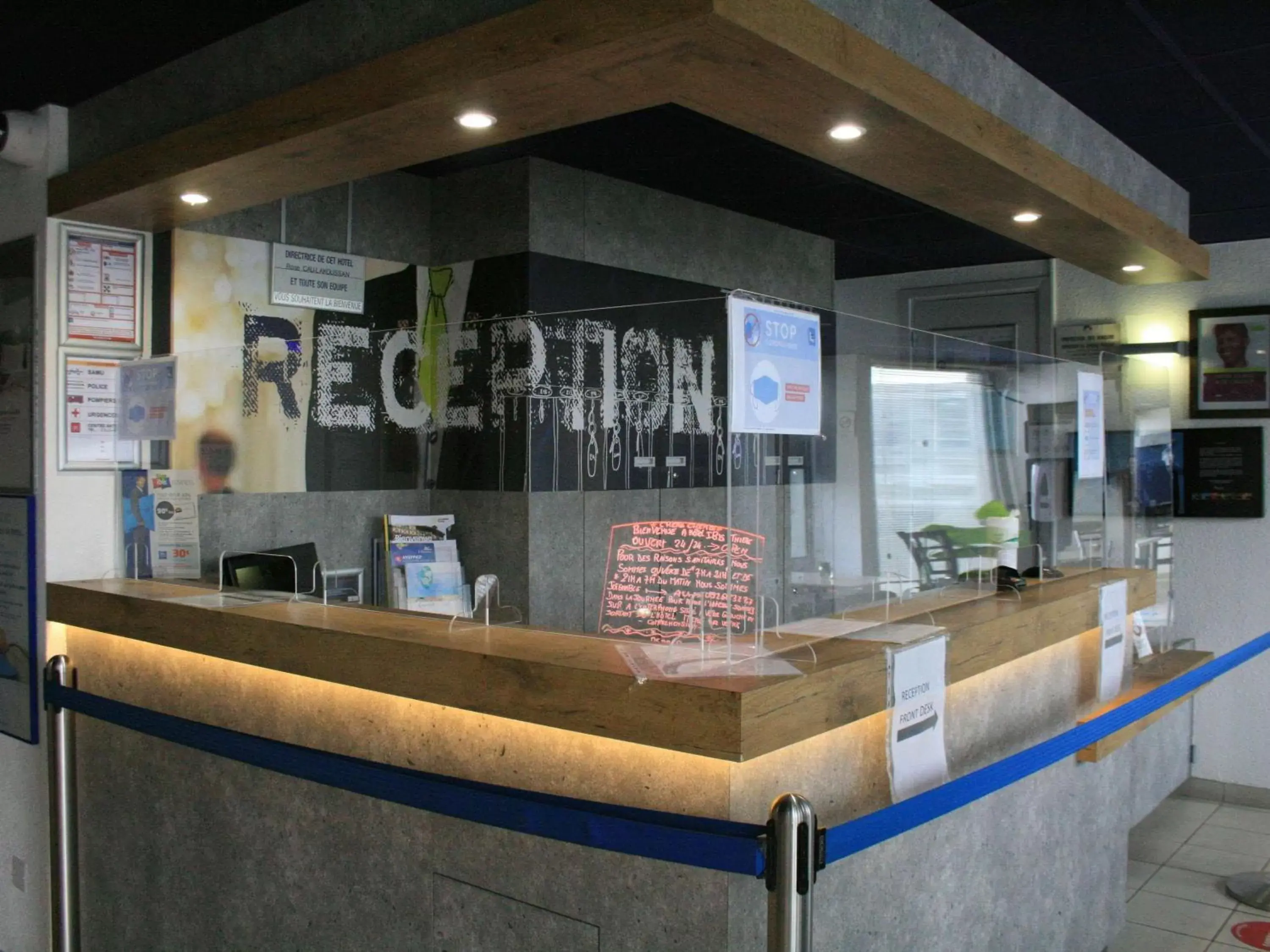 Property building, Lobby/Reception in ibis Budget Thiers
