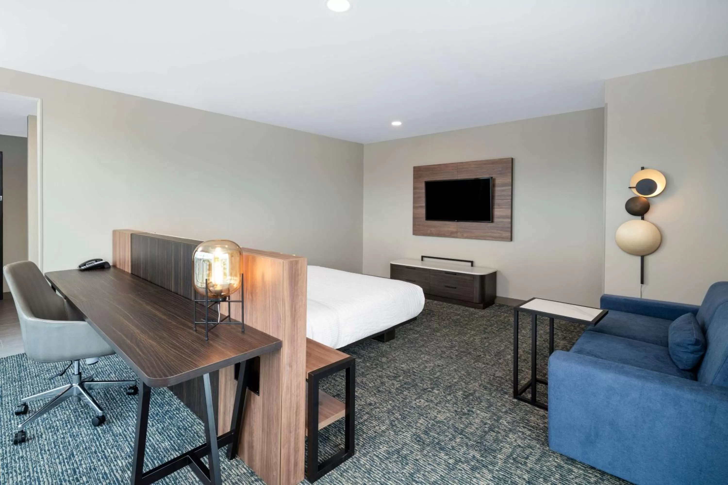 Photo of the whole room in La Quinta Inn & Suites by Wyndham Nashville Downtown Stadium