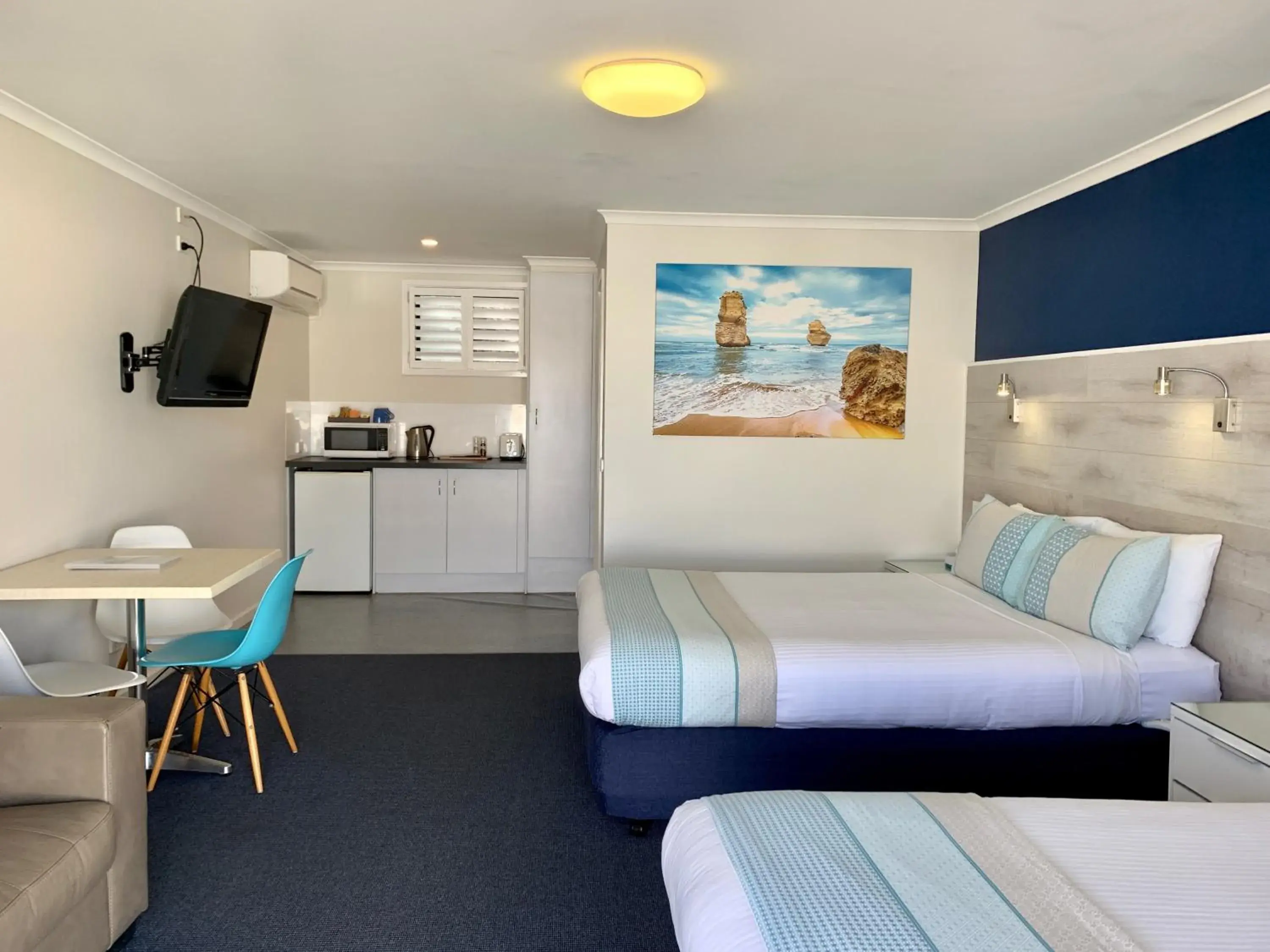 Photo of the whole room, Bed in Apollo Bay Waterfront Motor Inn