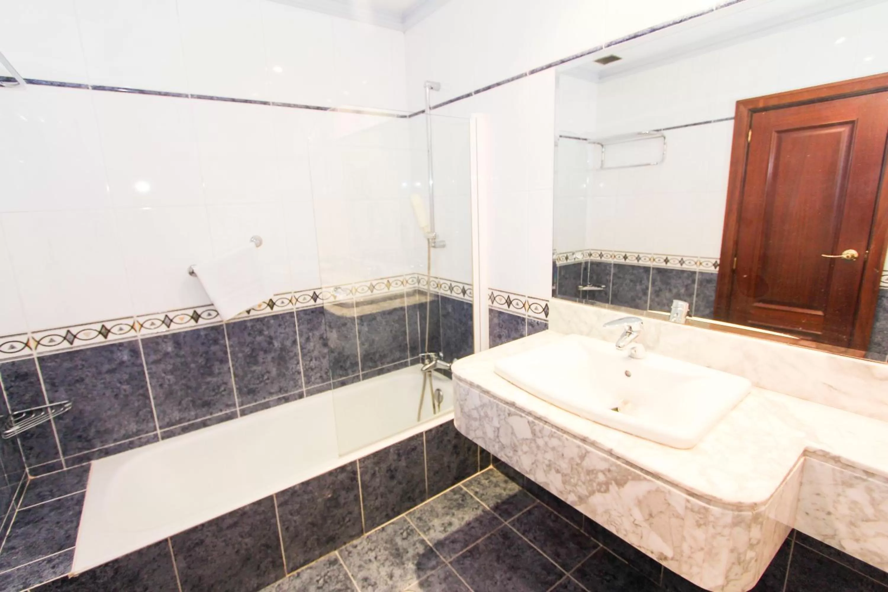 Bathroom in Hotel Castellano Centro