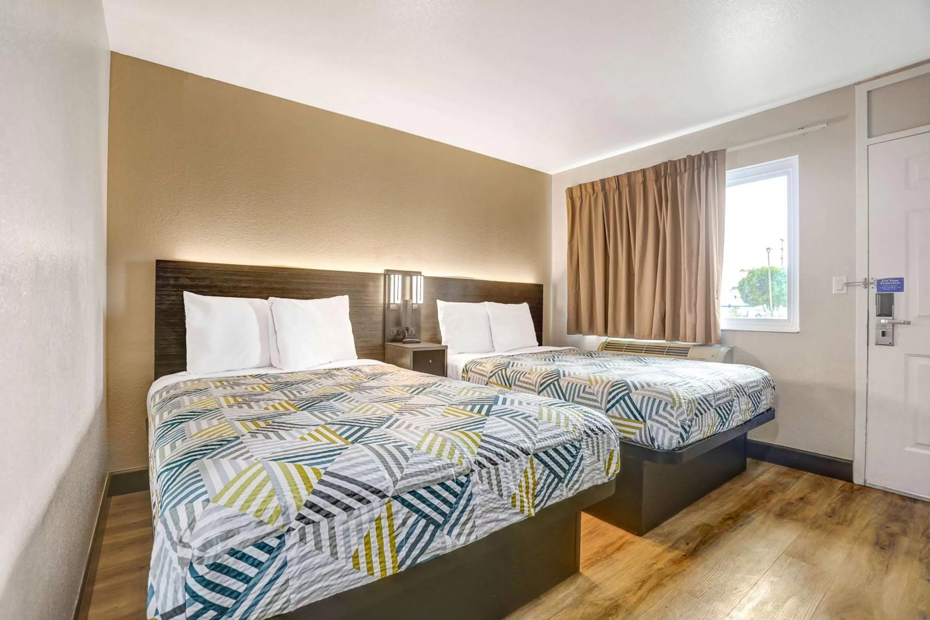 Quadruple Room - single occupancy - Smoking in Motel 6-San Bernardino, CA - South