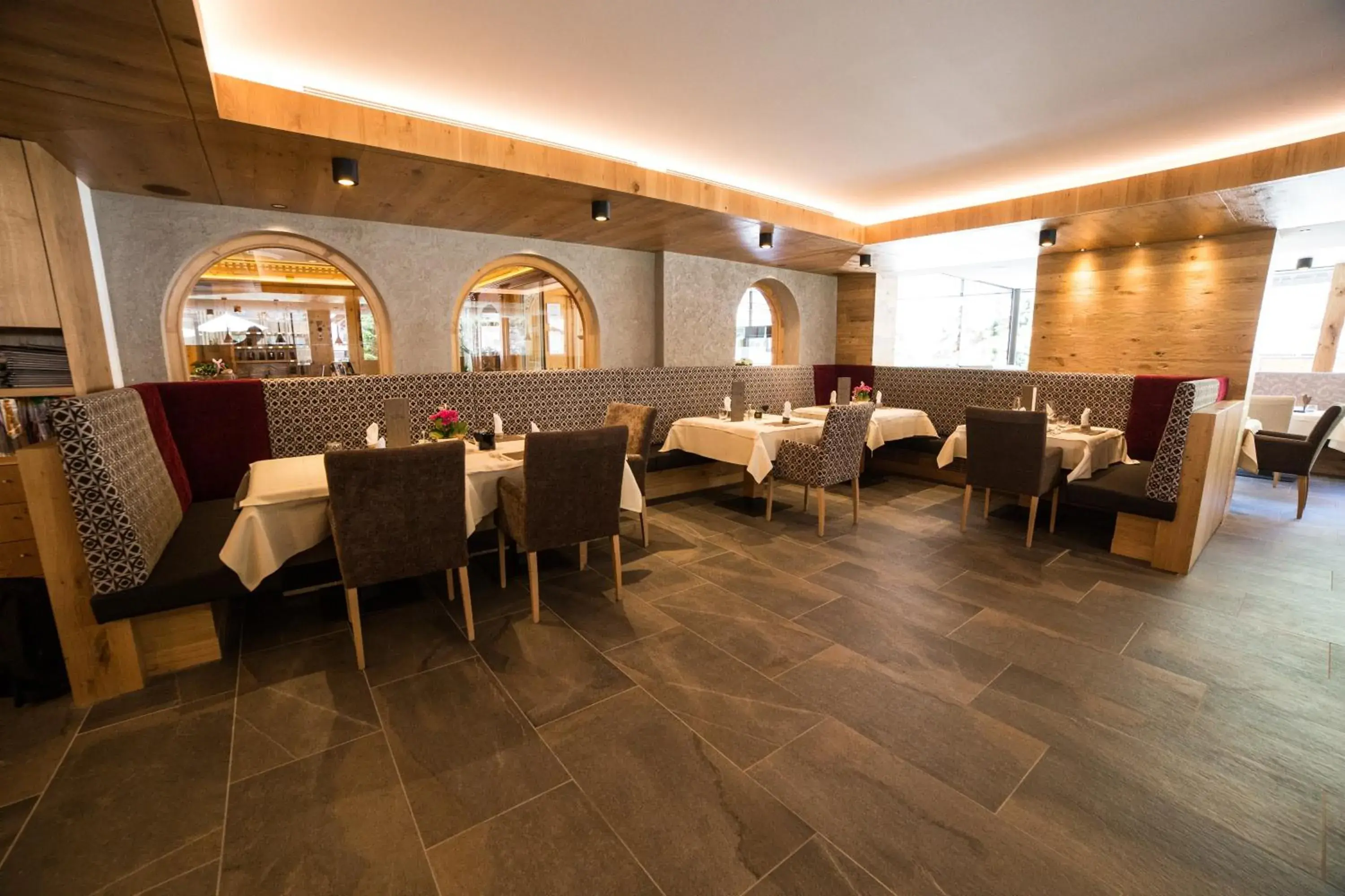 Restaurant/Places to Eat in Hotel Freina