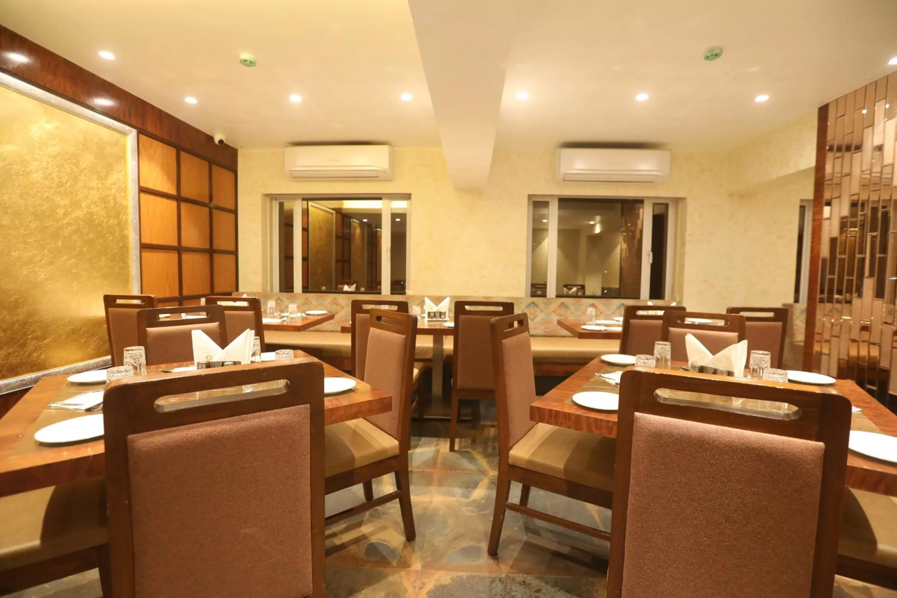Restaurant/places to eat in Hotel Cliffton