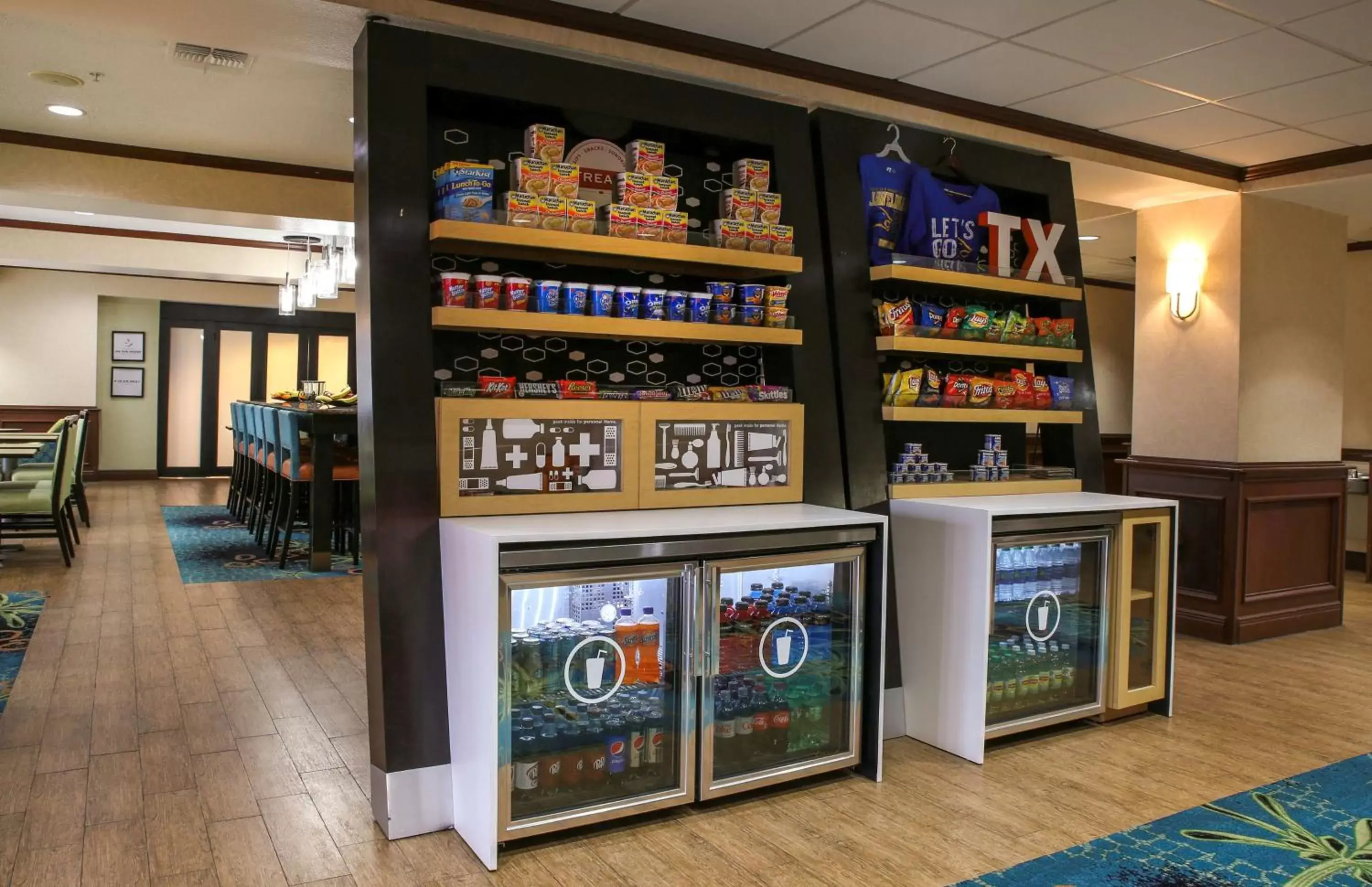 Dining area, Supermarket/Shops in Hampton Inn Kingsville