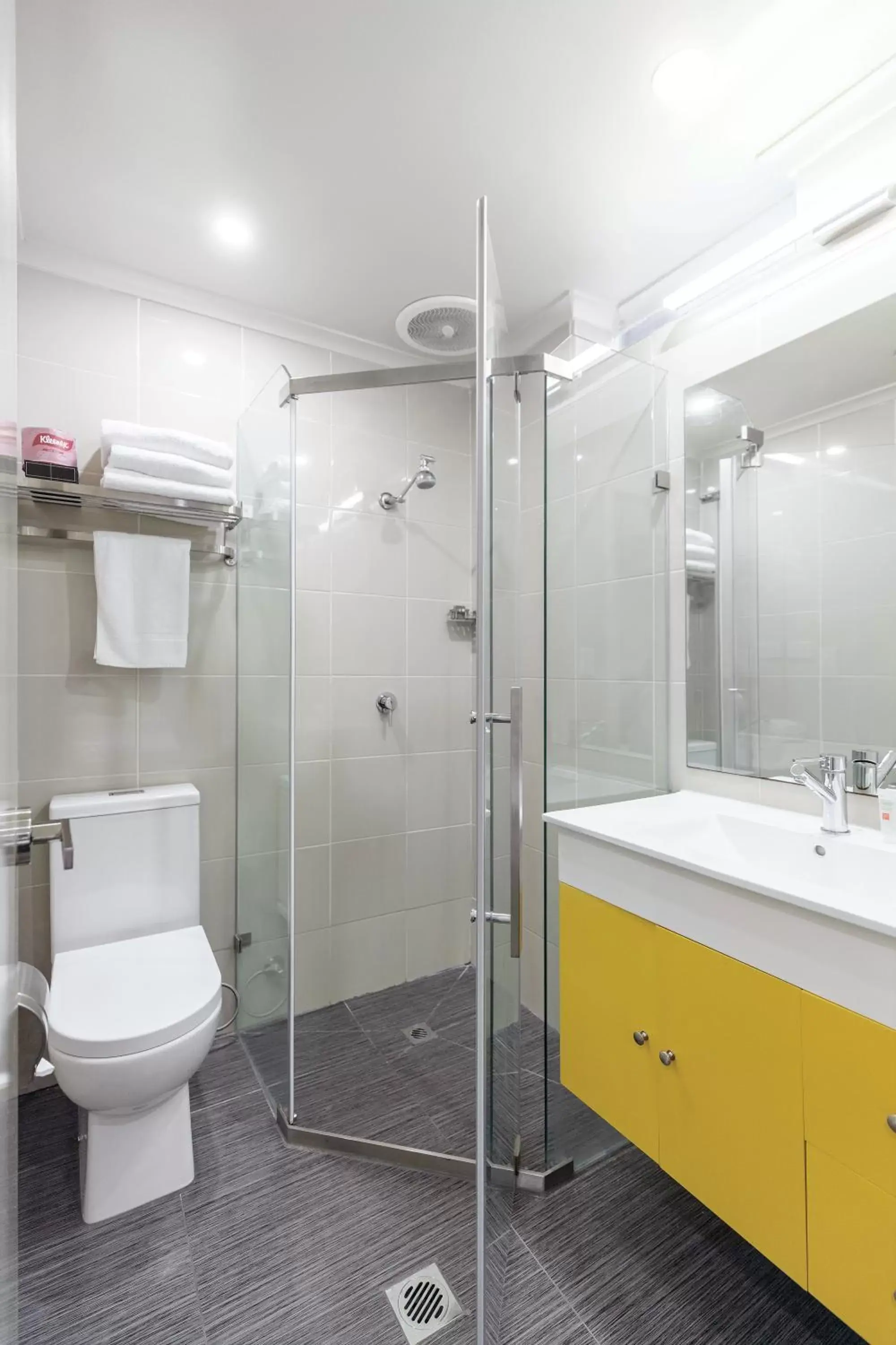 Bathroom in ibis Styles Kingsgate Hotel