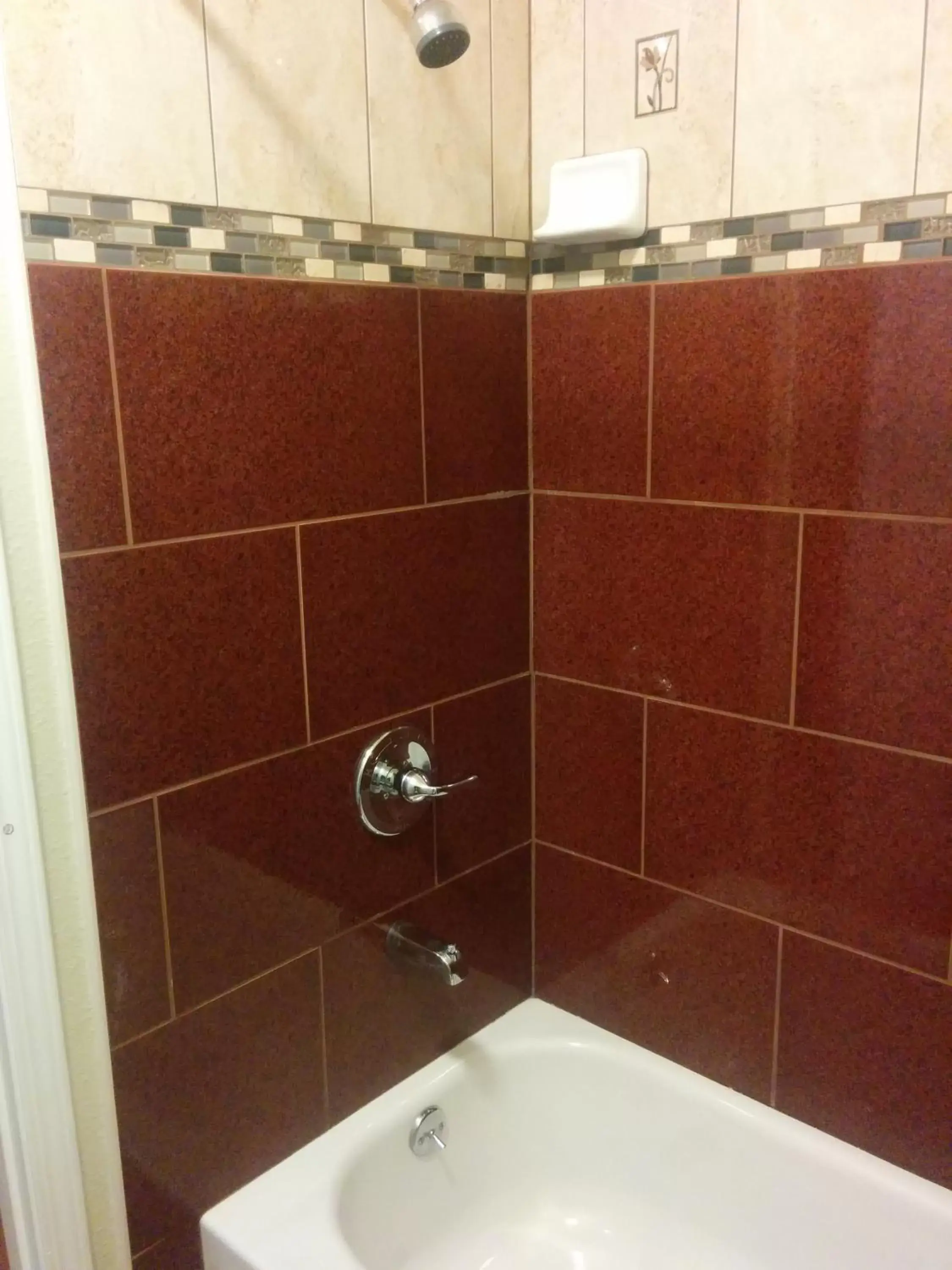 Shower, Bathroom in Sunshine Motel