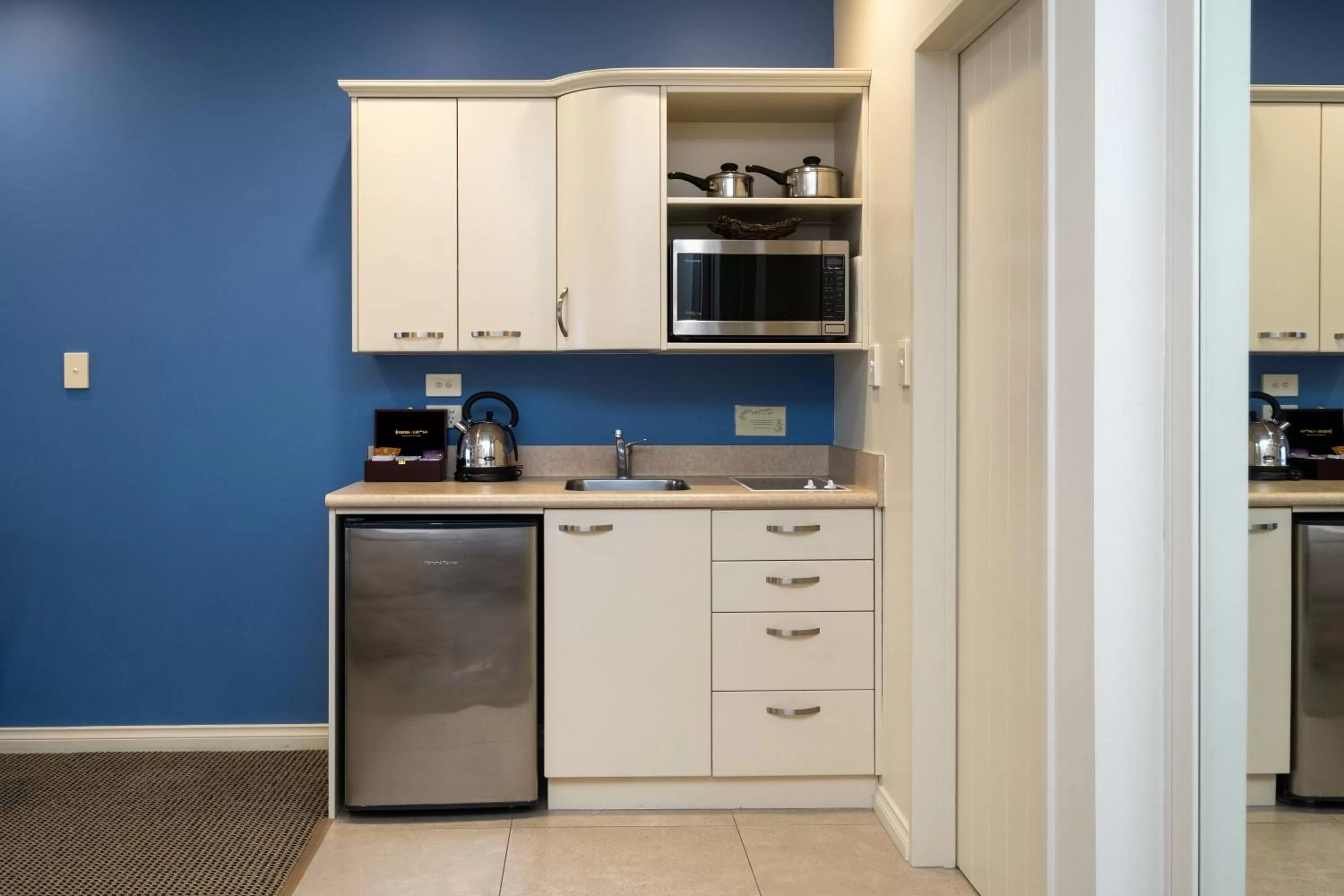 Kitchen or kitchenette in Motel de la Mer