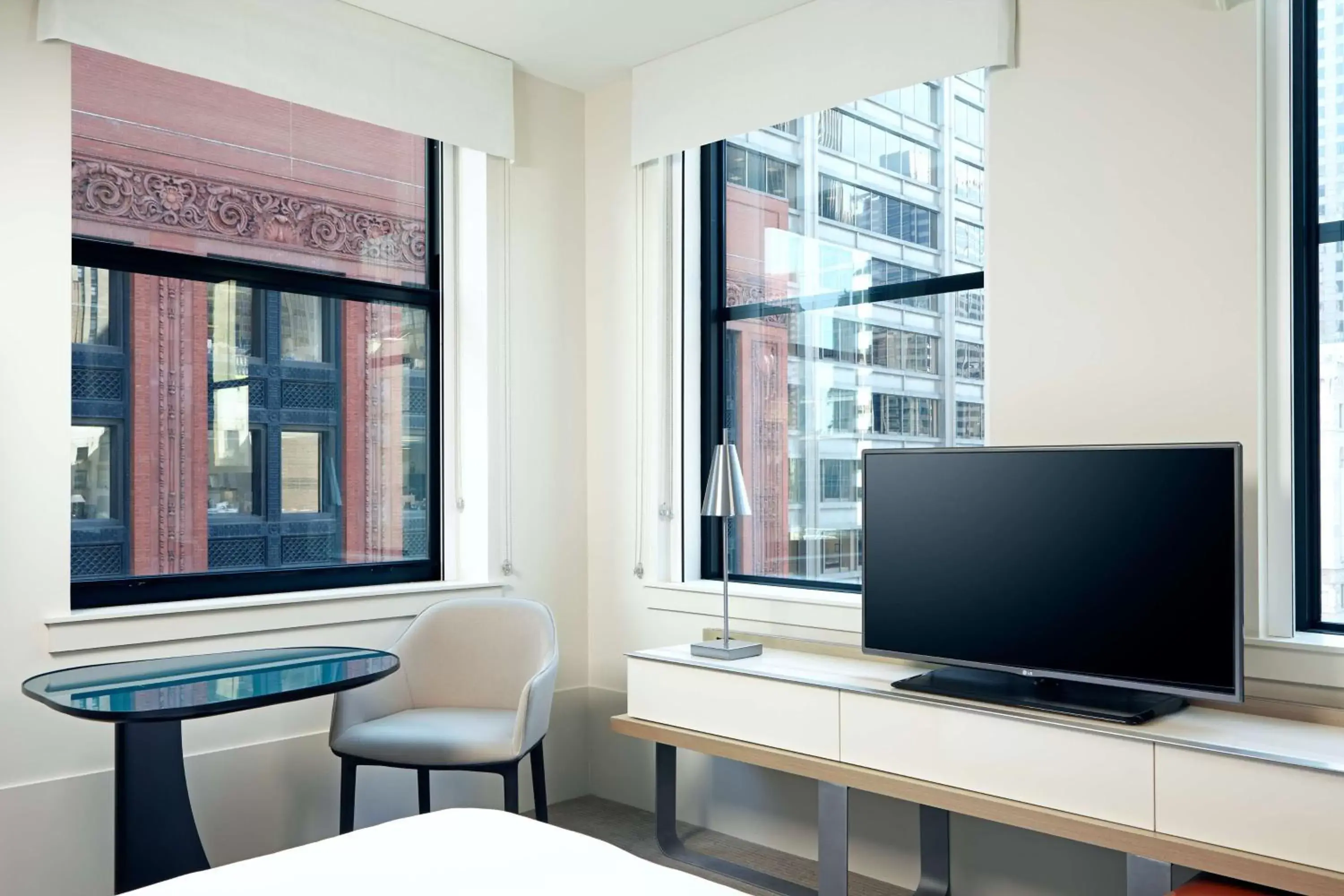 Bedroom, TV/Entertainment Center in Hyatt Centric The Loop Chicago