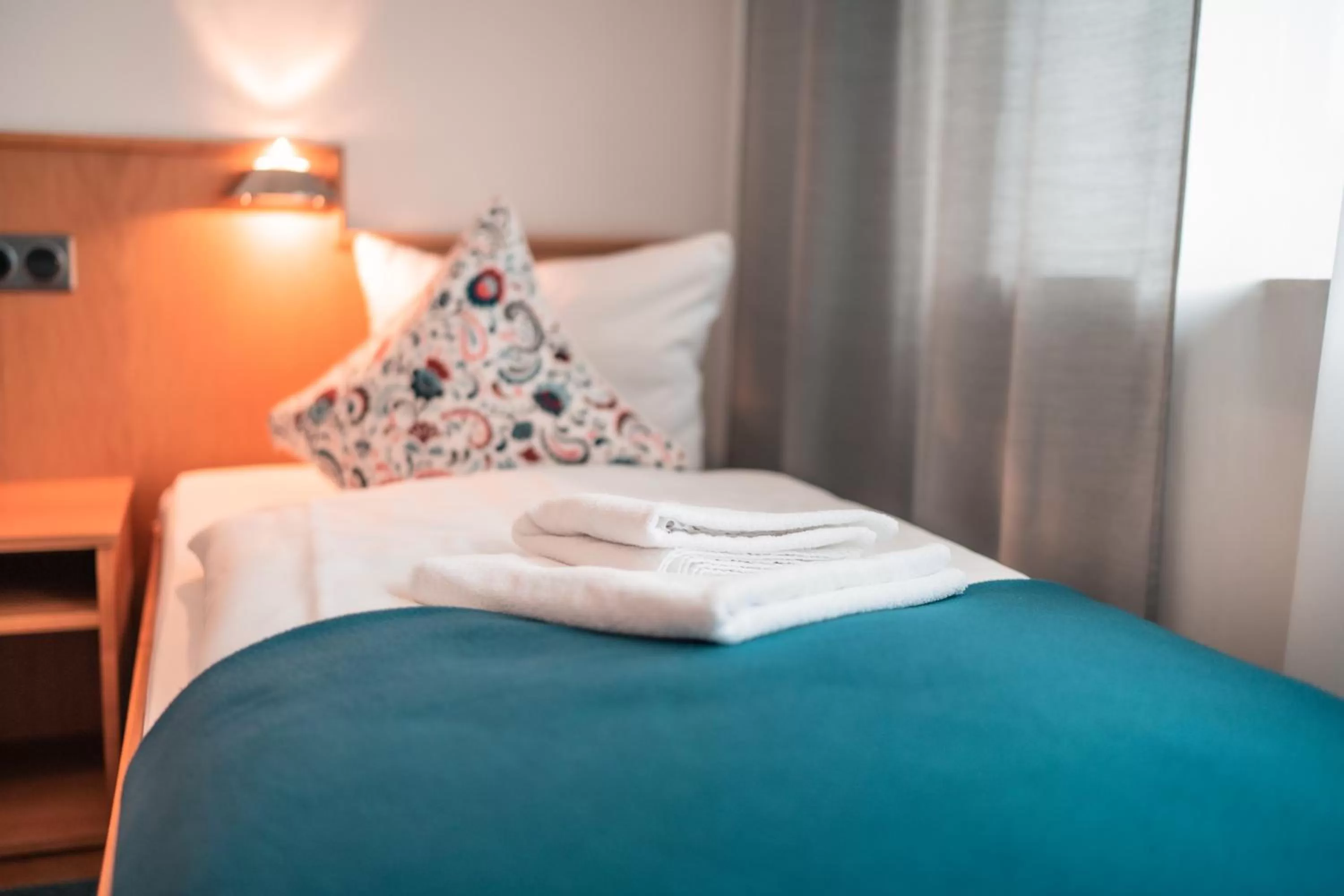 Bed in Airport Lounge Hotel Düsseldorf